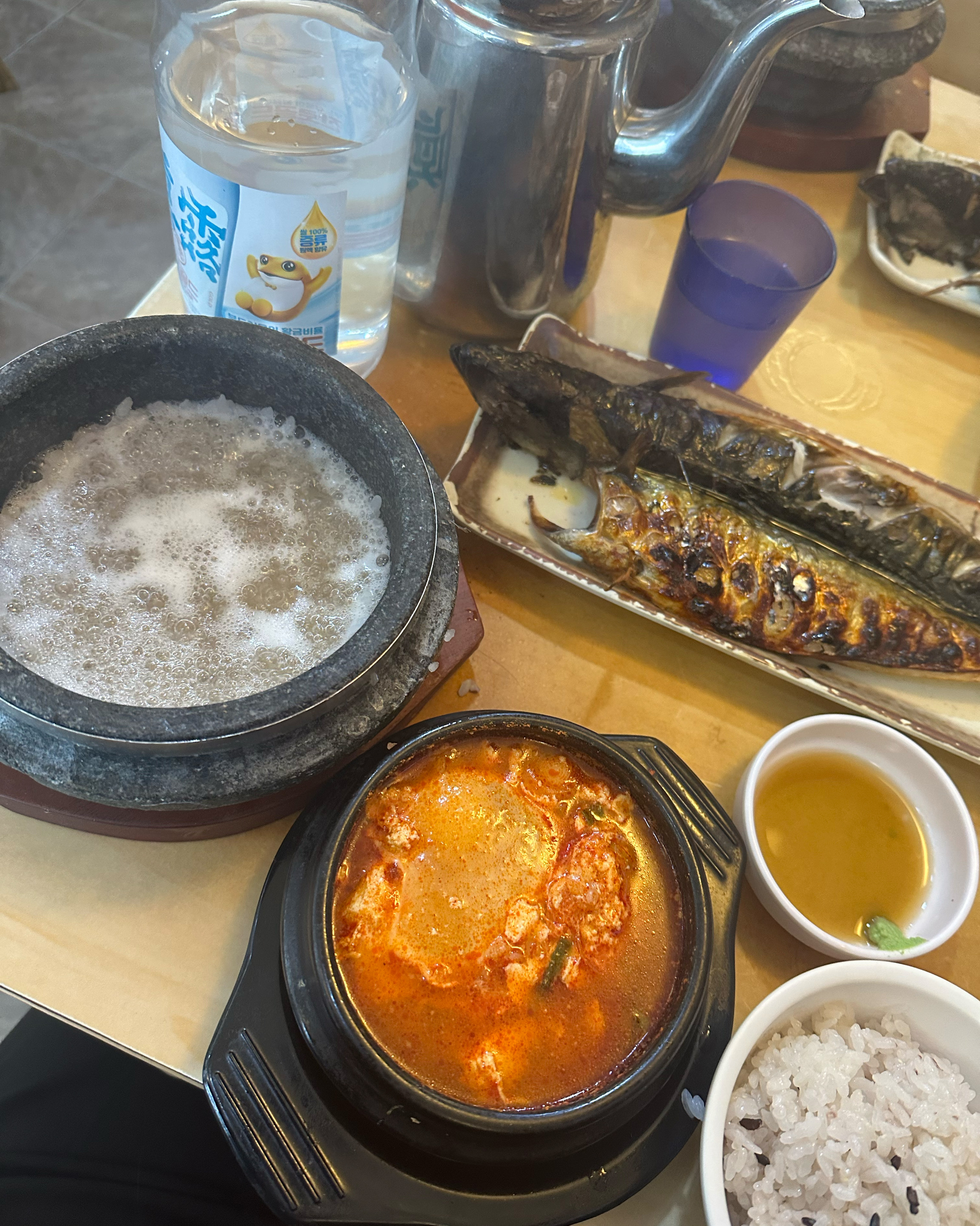 고등어정식 먹었어요 고등어가 짱커서 2-3인이 가서 고등어정식1개 +순두부2개 시켜도 될
