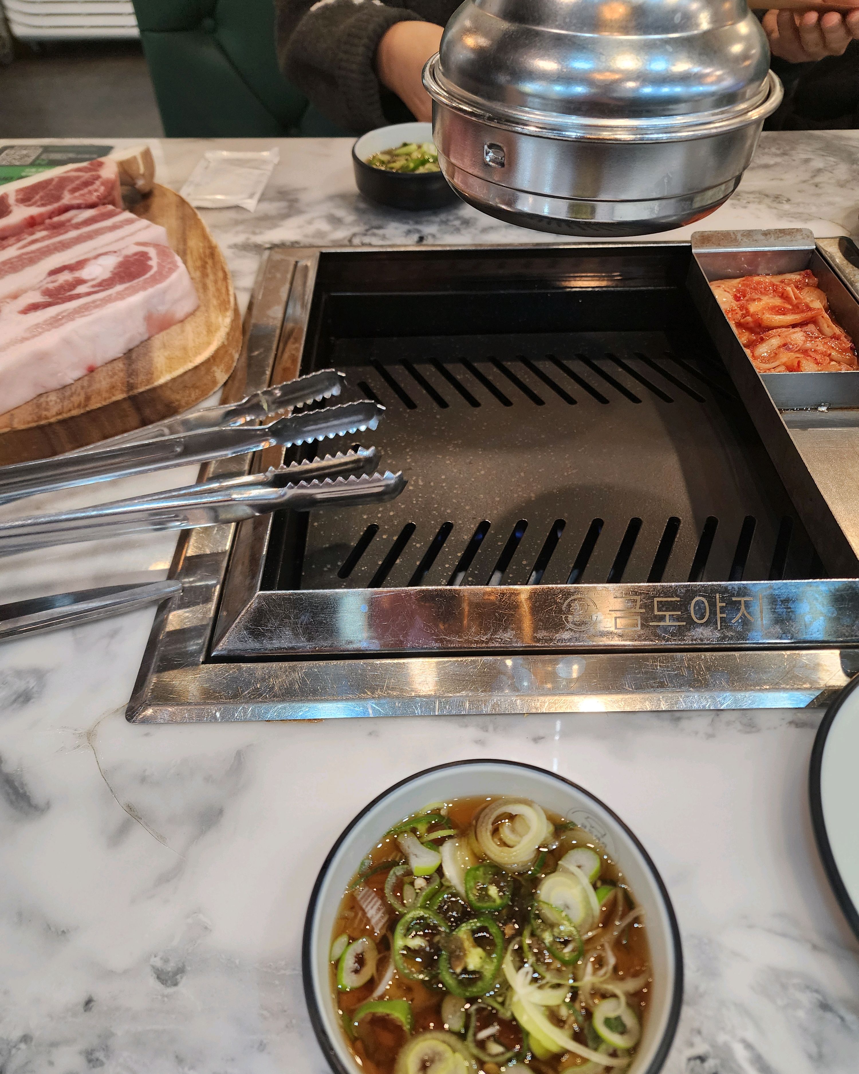 친구랑 점심 먹으러 갔다가 우연히 발견한 곳인데 운 좋았어요 ㅎㅎ - 인천 맛집 금도야지 루원시티본점