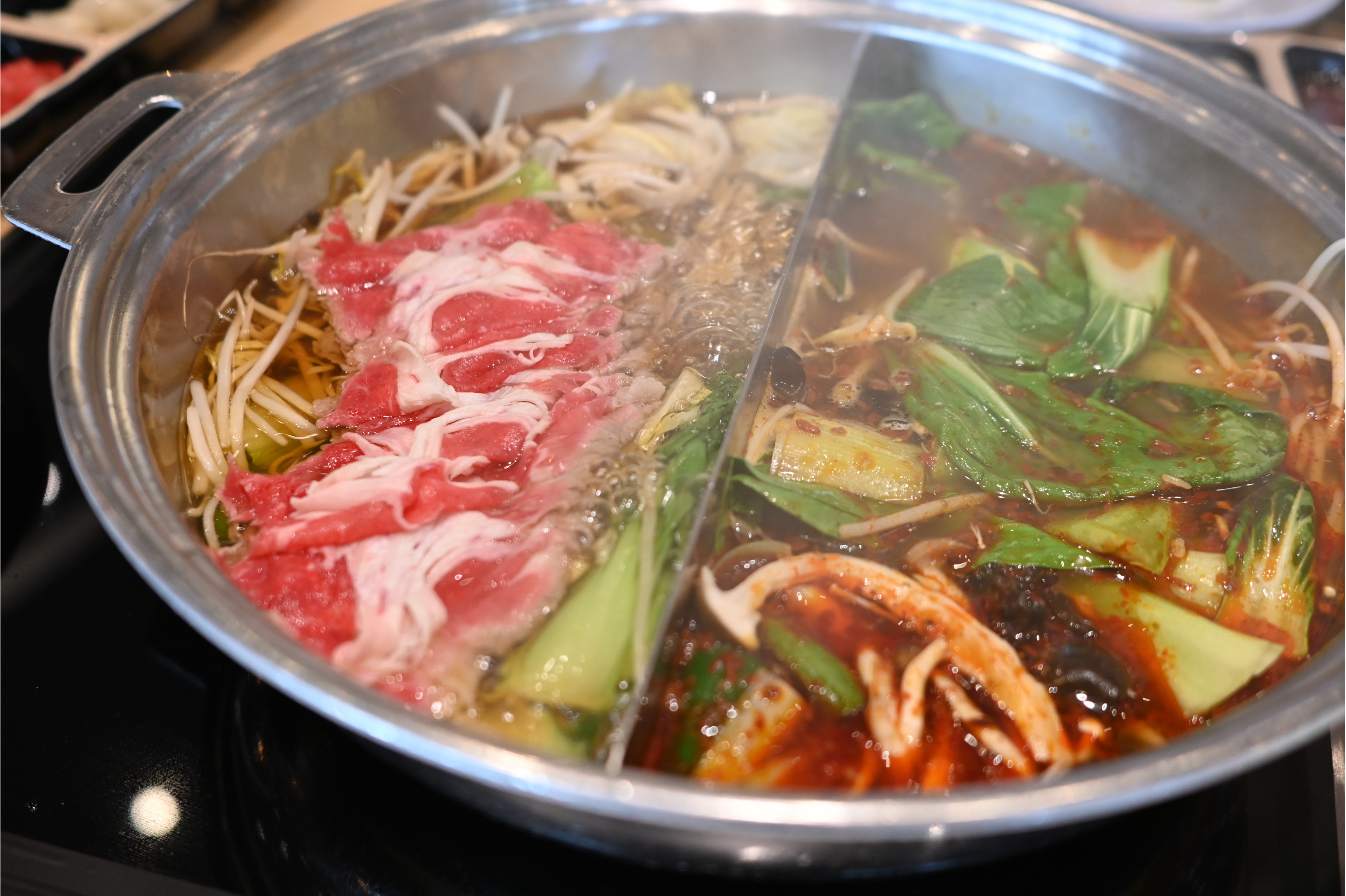 오랜만에 남편이랑 점심먹고 싶어서 찾았던 샤브20!!ㅎ 가볍게 먹어야지 했는데 소고기도 넘