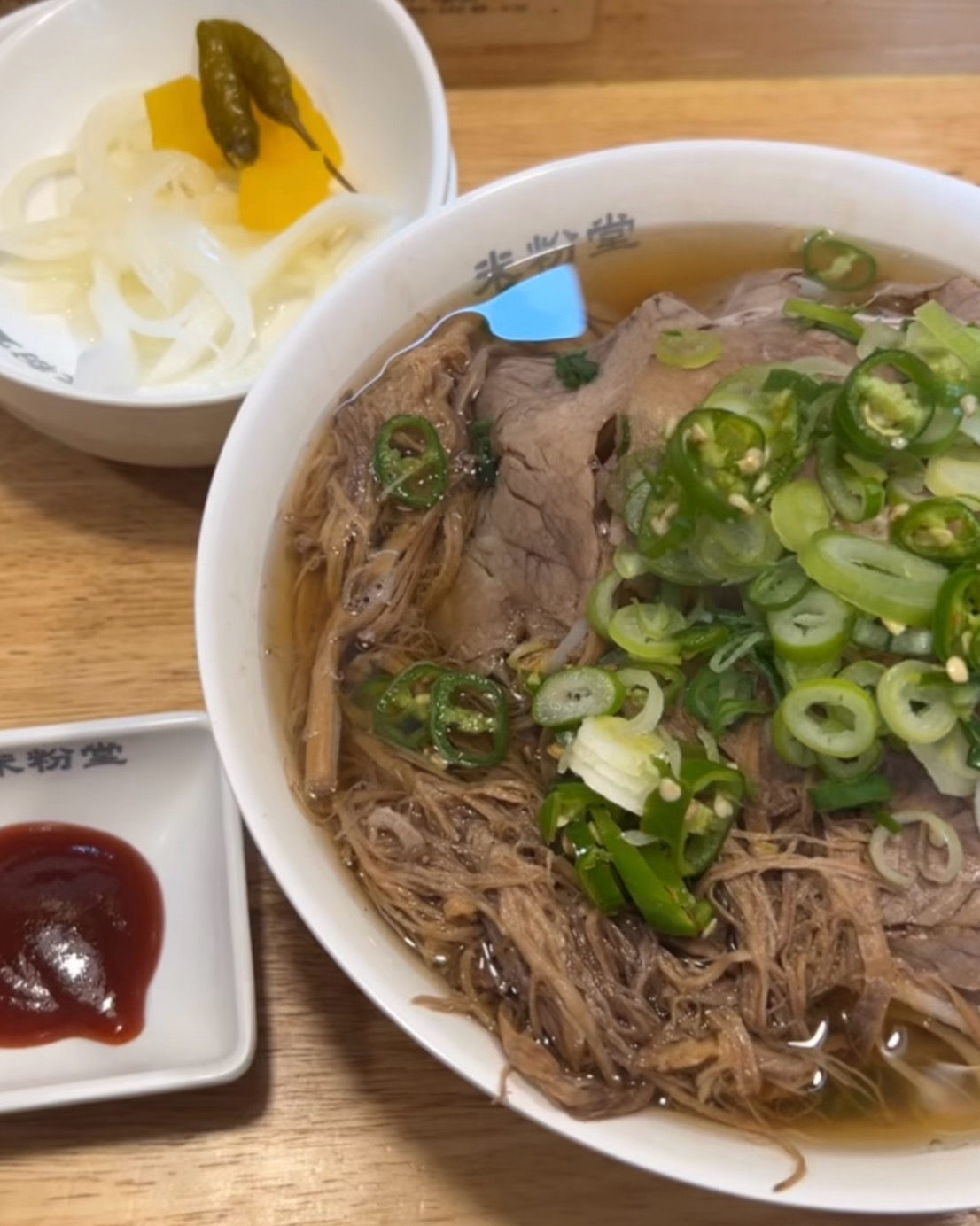 요즘 쌀국수에 빠져서 자주 먹는데, 지인이 미분당 꼭 먹어보라고 해서 왔음당 ㅎㅎ 💗🤍고기