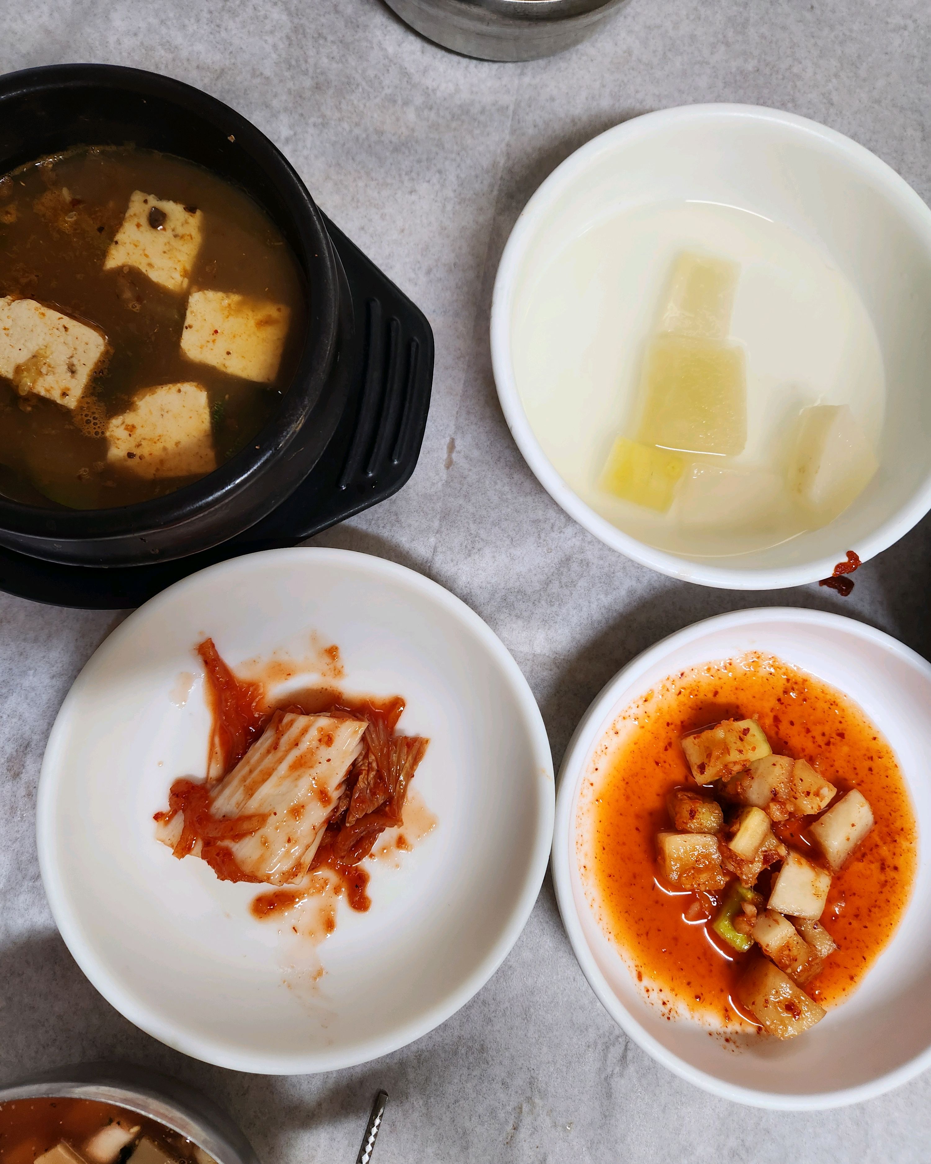 자주가서  먹는편인데   직원인 나이드신 아주머니 불친절한 말투에  겨우먹고 맘상해서 갑니