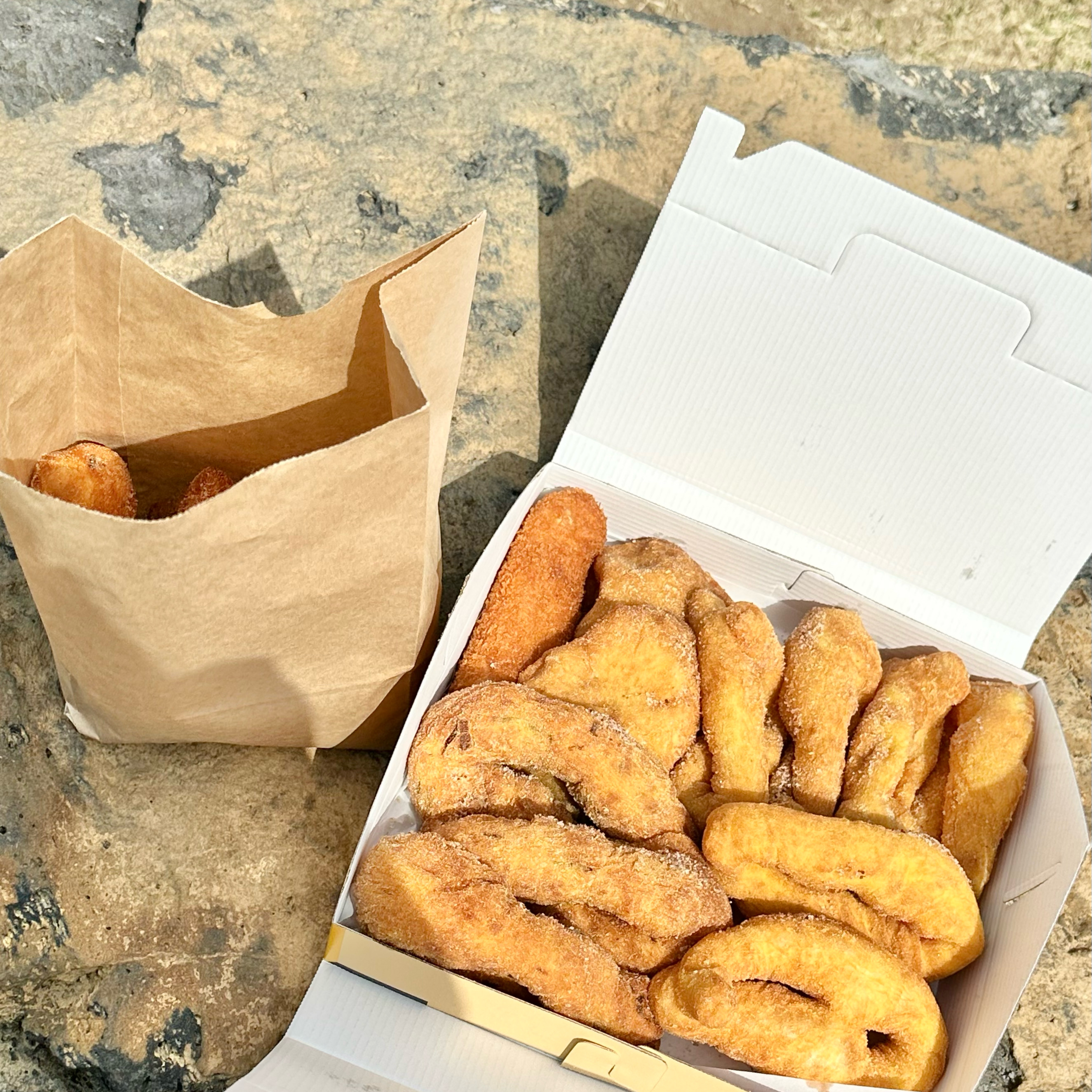 꽈배기 맛집이라 소문나서 일찍가지 않으면 품절이라 오전에 방문했어요. 월요일이라 조금 한가