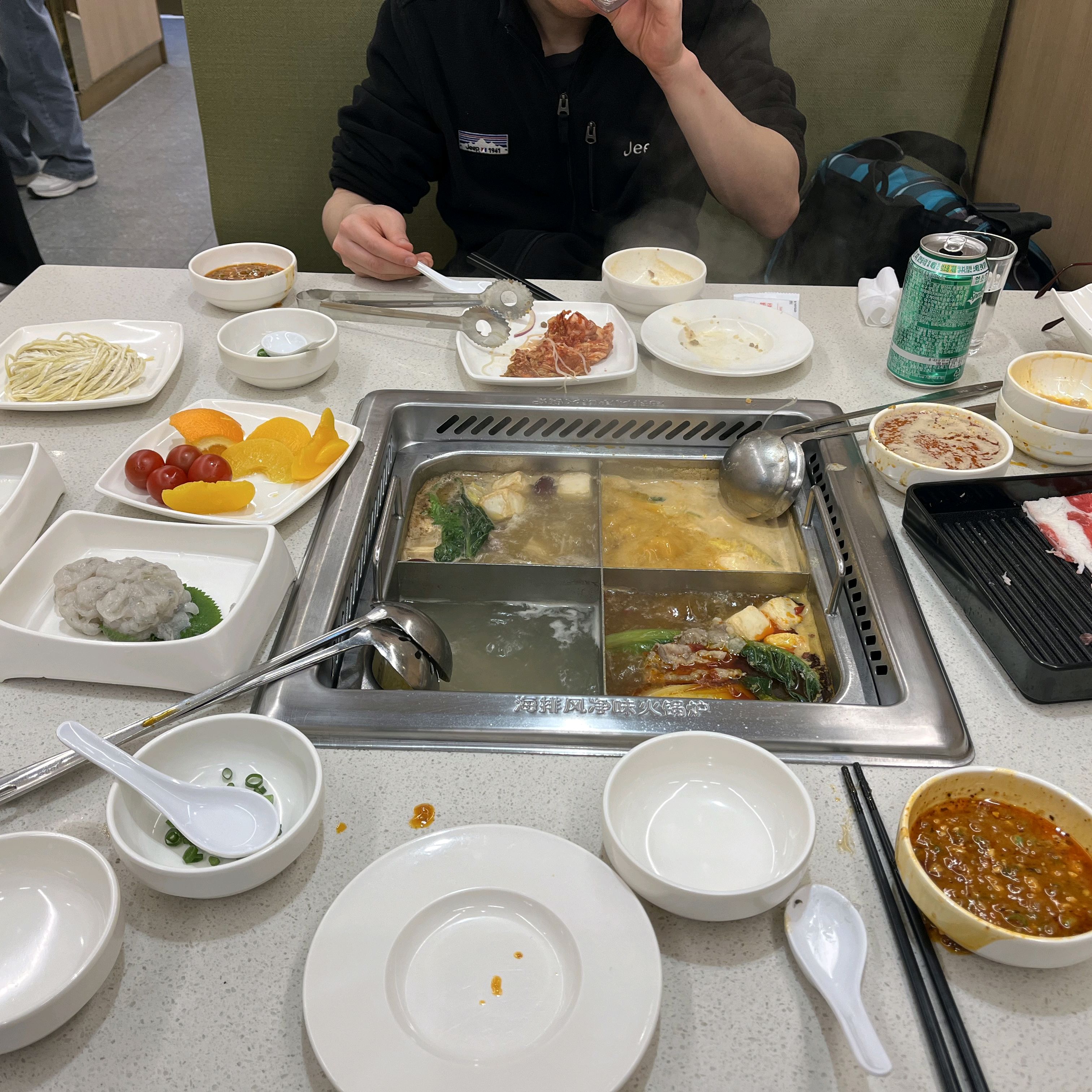오랜만에 왔는데 음식도 맛있고, 직원분들도 친절하셨습니다. - 홍대 맛집 하이디라오 홍대점