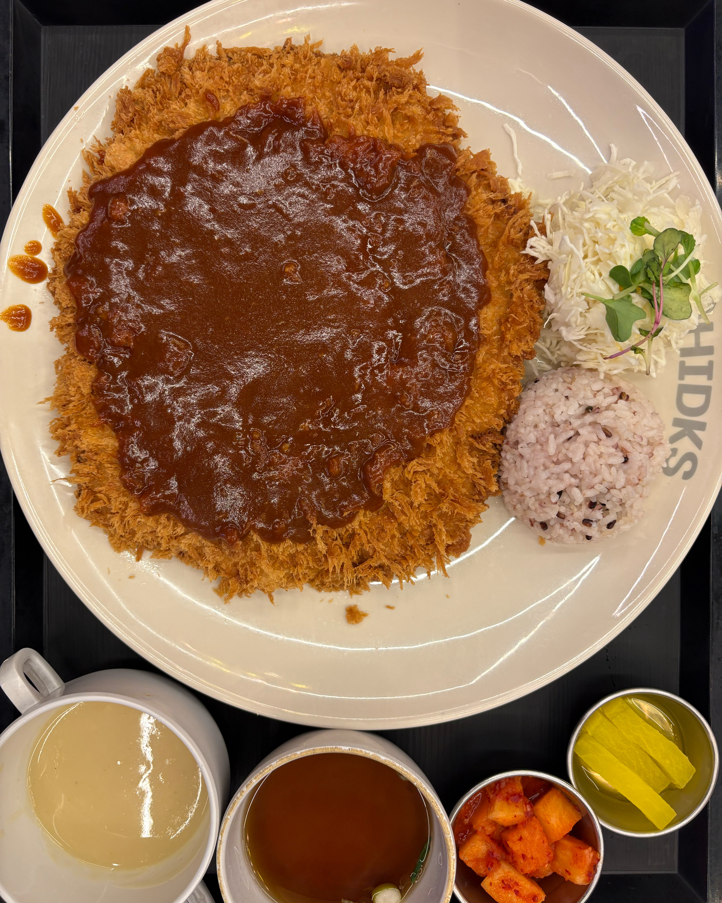 돈까스 까르보나라 등등 음식 맛있고 서비스좋고, 친절하셔서 자주 방문하는 돈까스맛집이예요.