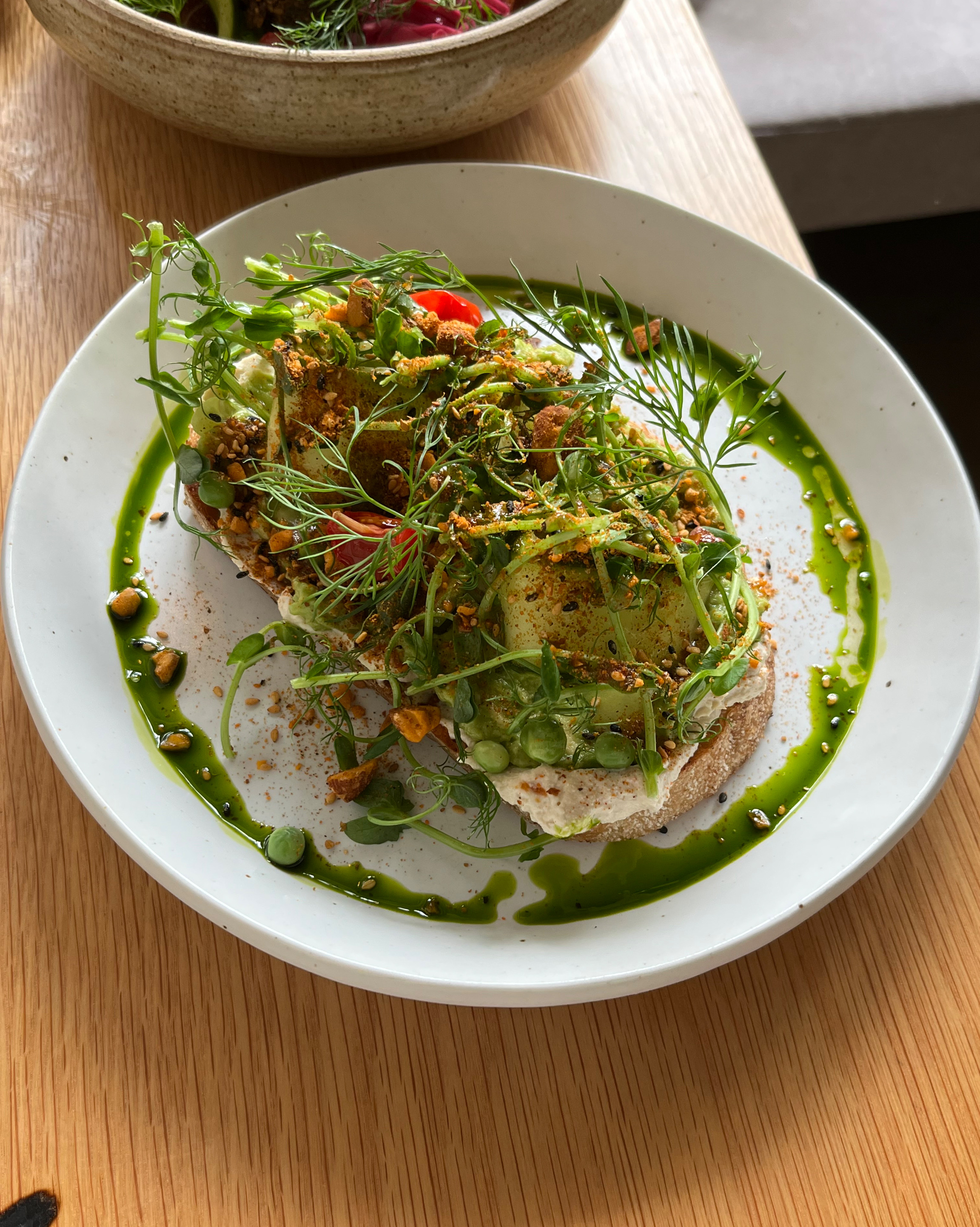 아보 온 토스트가 생각보다 너무 맛있었습니다! 사진 순으로 맛있었고 콘 베니 연어는 날치알