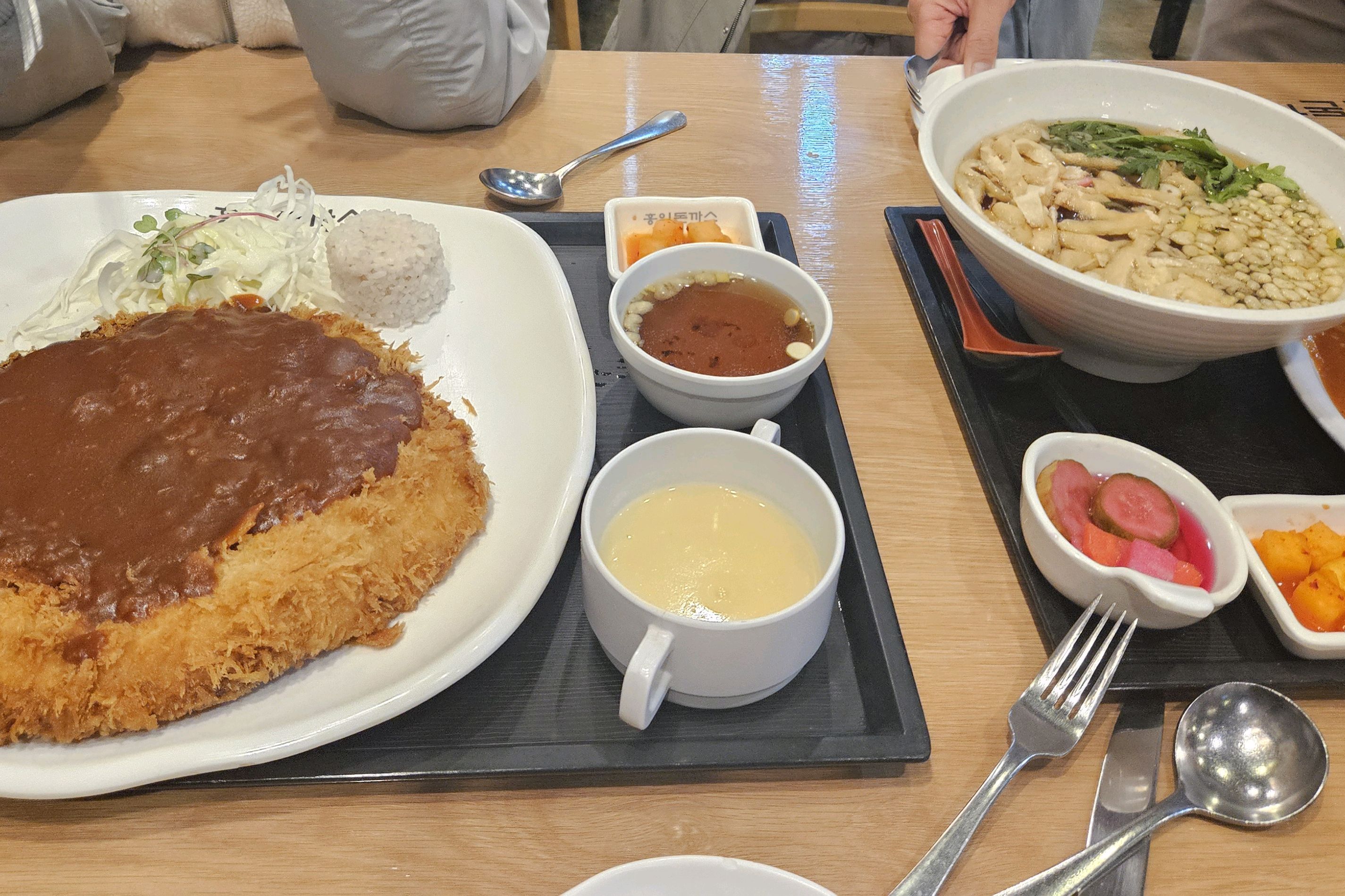 음식이 깔끔하고 맛있어요! - 인천 송도 맛집 홍익돈까스 송도점
