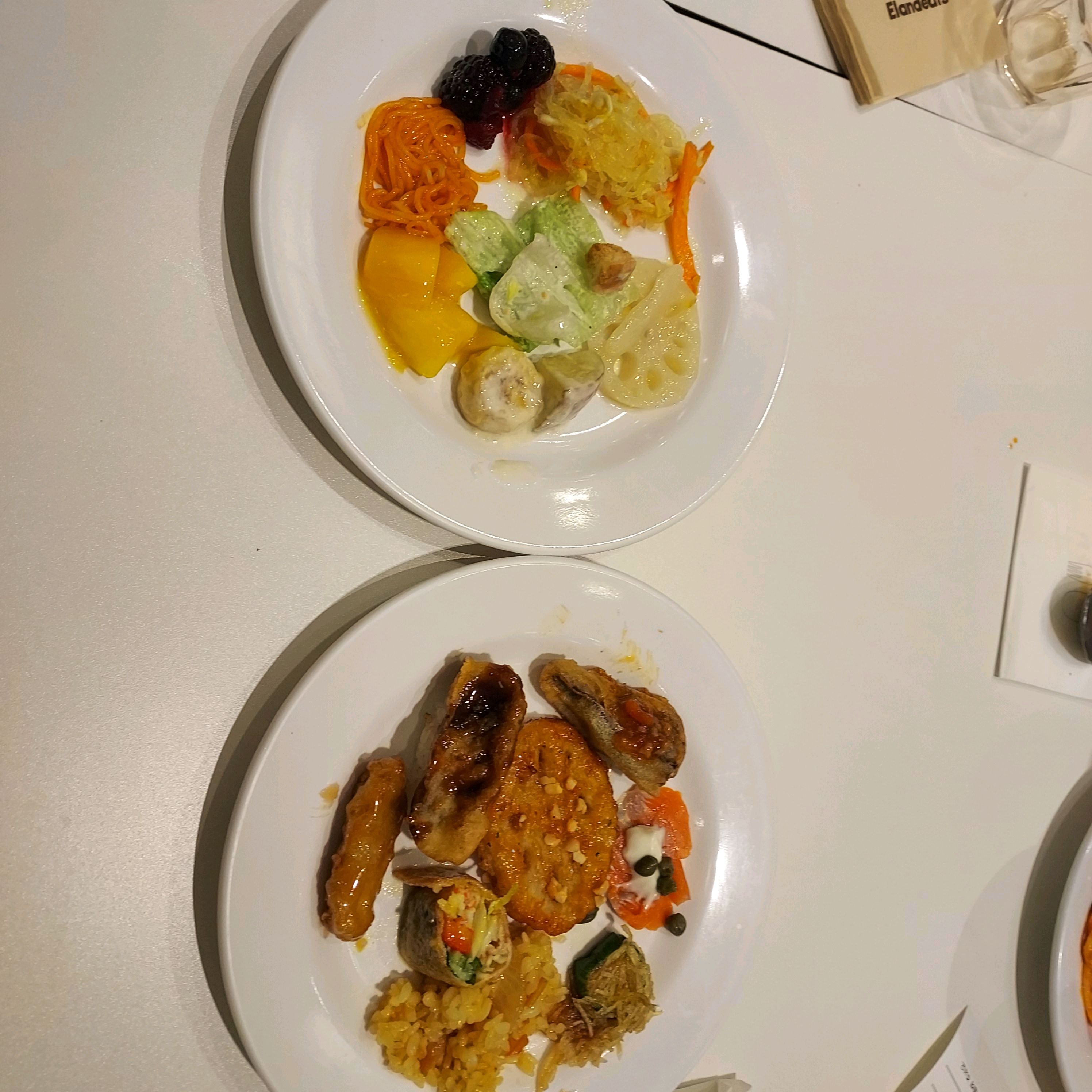 음식종류가 정말 다양하고 맛이 있어요 다만 과일은 세가지밖에 없어 아쉽네요 - 기흥 맛집 애슐리퀸즈 AK기흥점