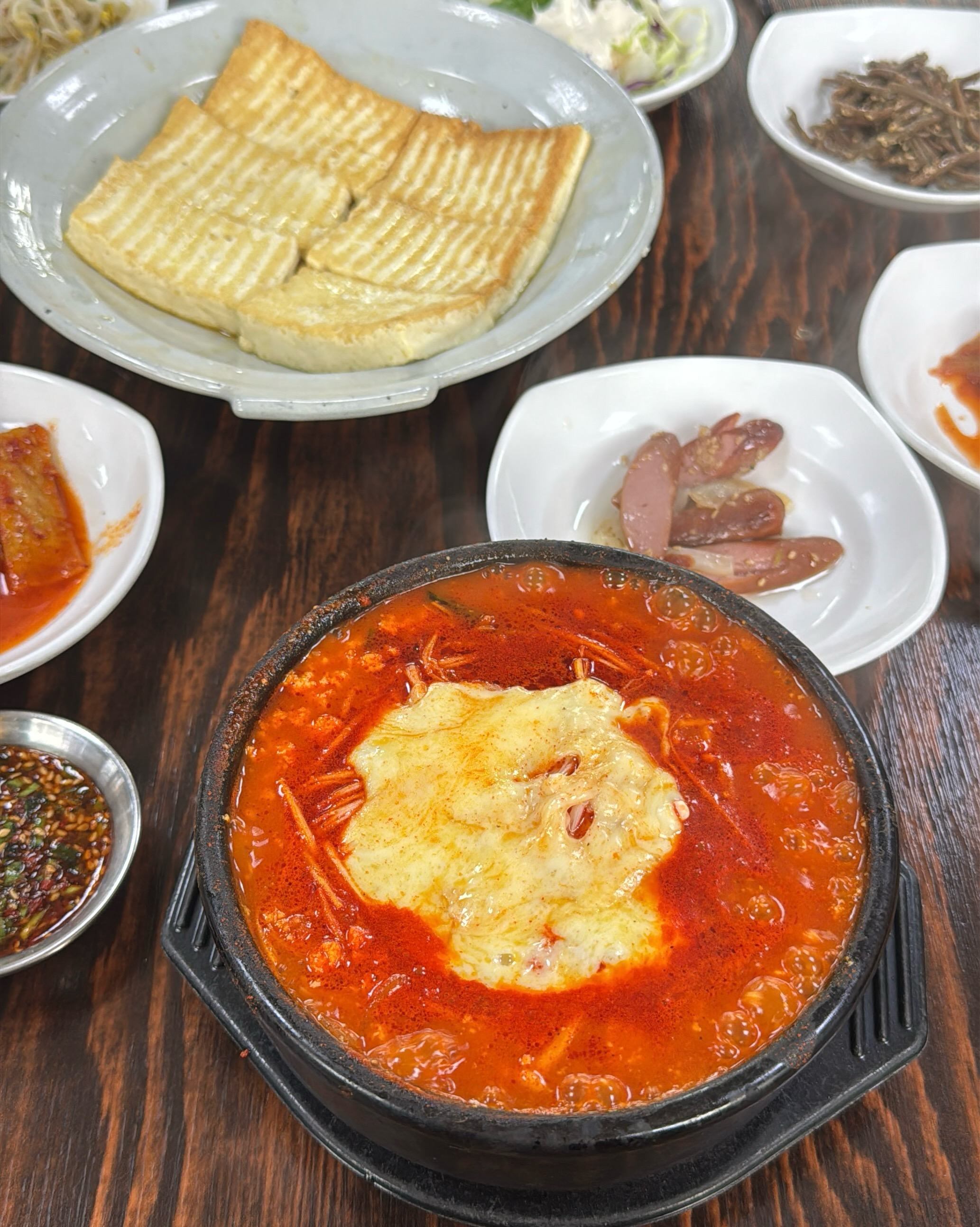 치쫄순이 유명하다고해서 시켜봤습니다 두부를 좋아하는데 혼자는 다 못먹을거같아 남으면 포장가