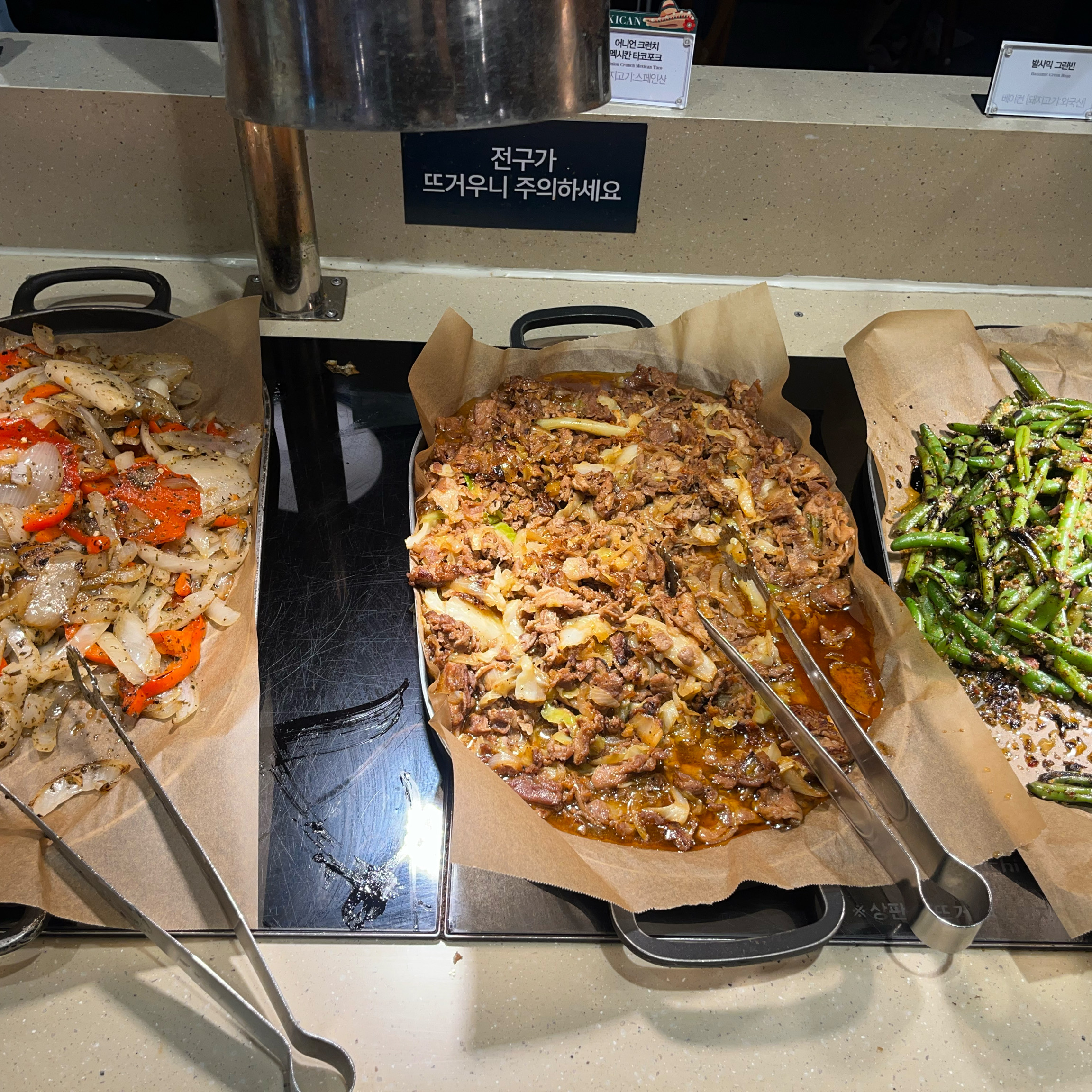 오랜만에애술리방문해서 맛나게먹었음.근데딸기는상태가ㅜ너무아쉬웠음 - 불당동 맛집 애슐리퀸즈 갤러리아 천안점