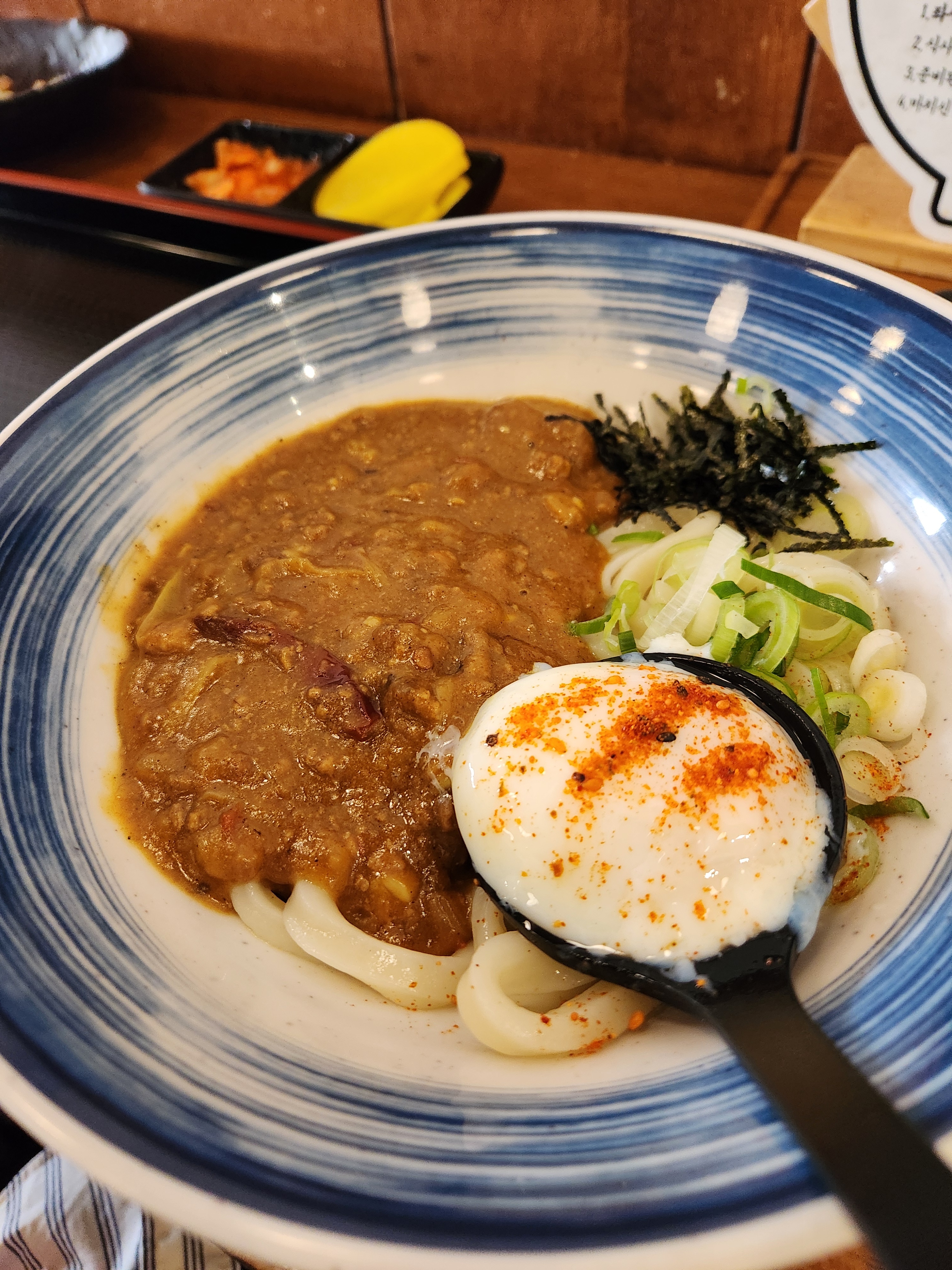 우동면이 쫄깃하니 맛있네요. 가라아게도 강추! - 대전 맛집 성심당 우동야 DCC점