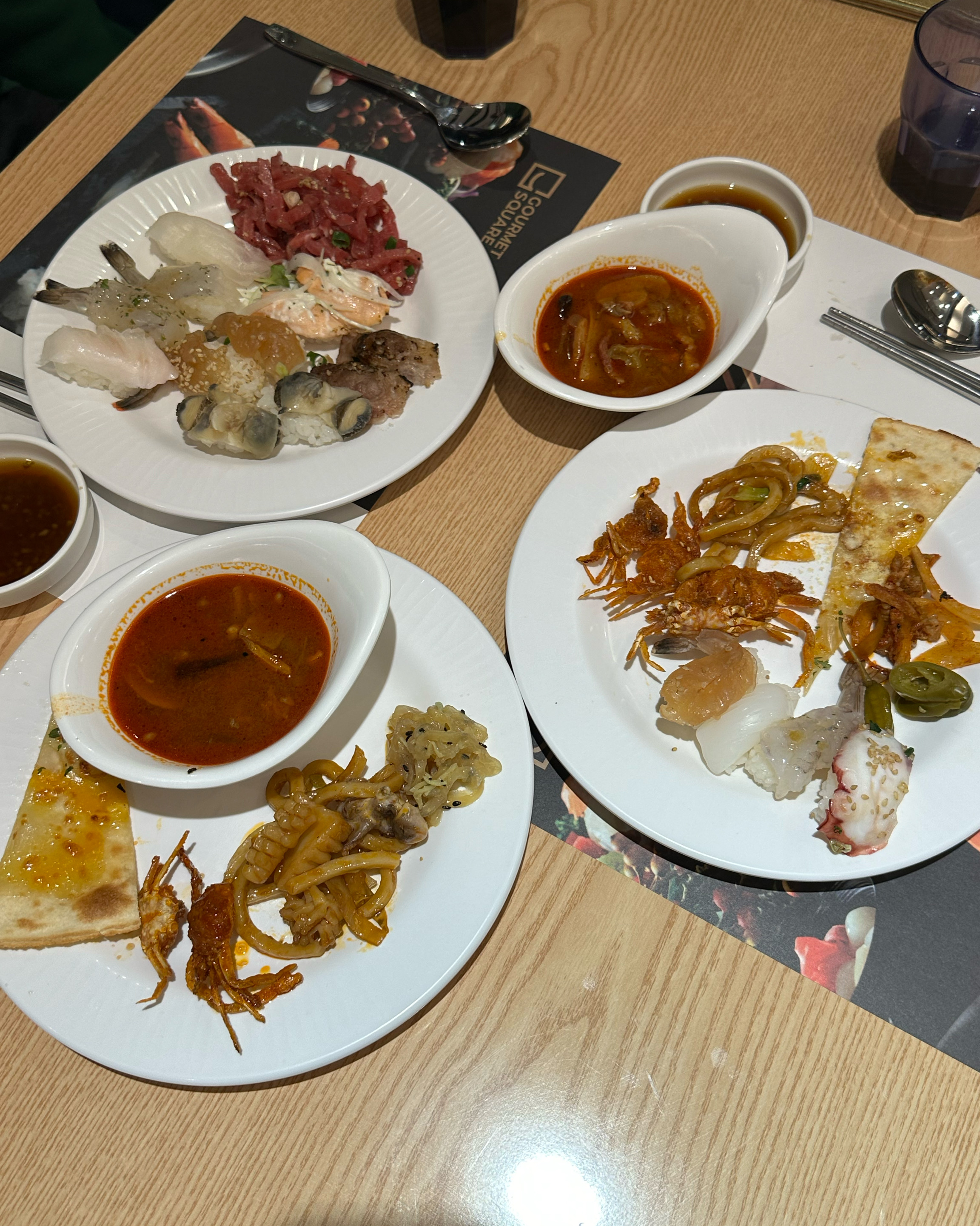매장도 널찍 하고 음식 종류도 다양하고 - 충주 맛집 고메스퀘어 충주점