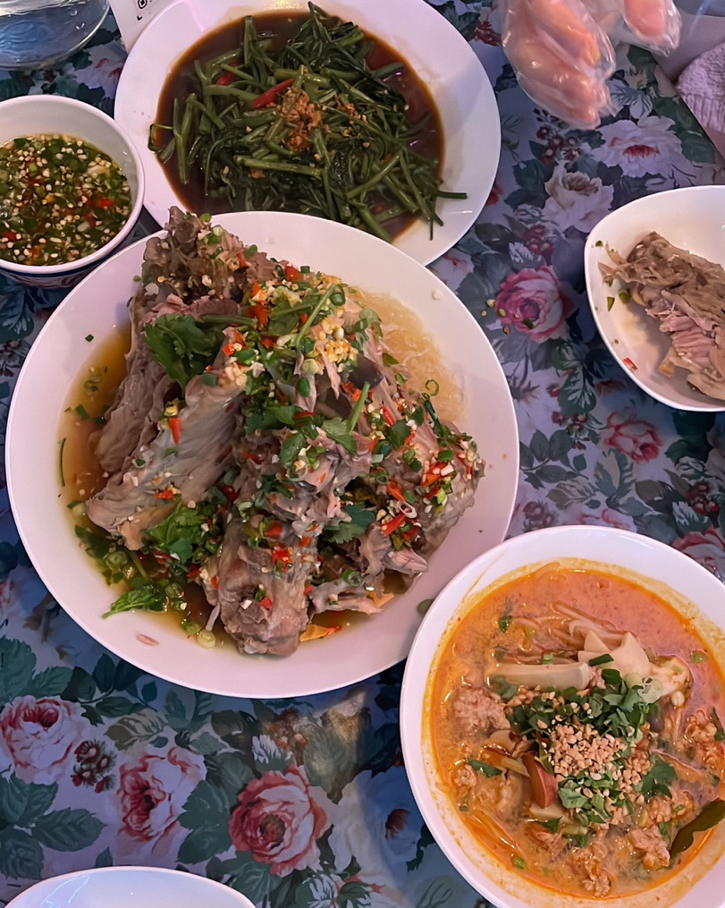 와… 여기 진짜 태국요리 찐맛집이에요…!! 랭샴?! 처음 먹어보는데 완전 감자탕 태국버전이