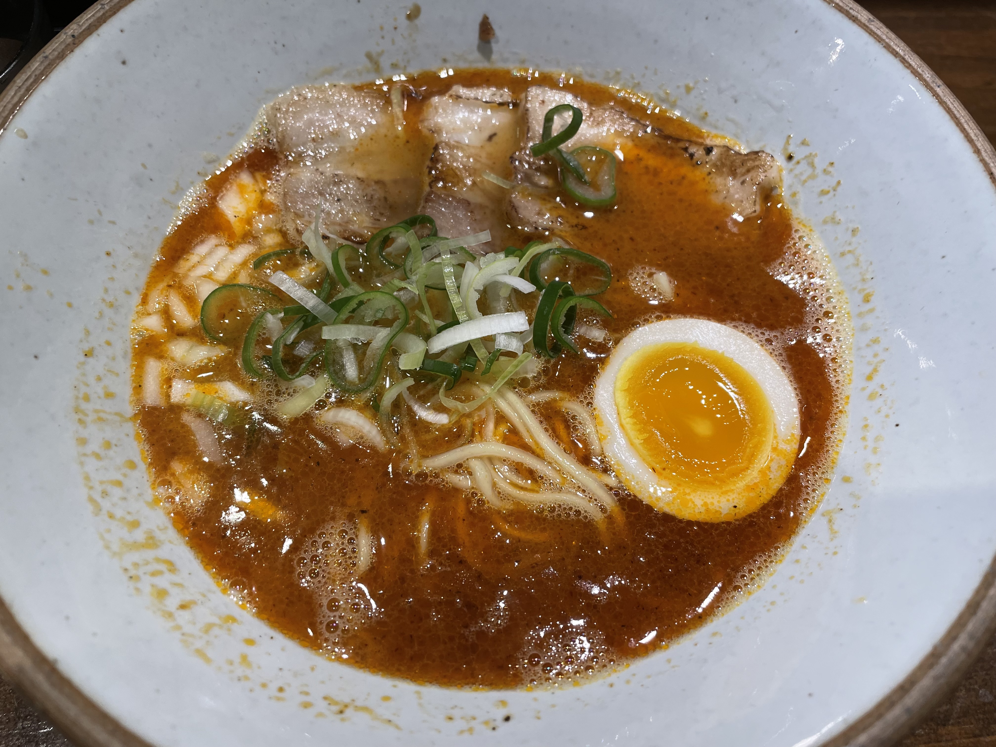 닭과 멸치 베이스의 진한 육수가 인상적인, 천안에서 정말 소중한 라멘집입니다 - 불당동 맛집 멘야 타마시