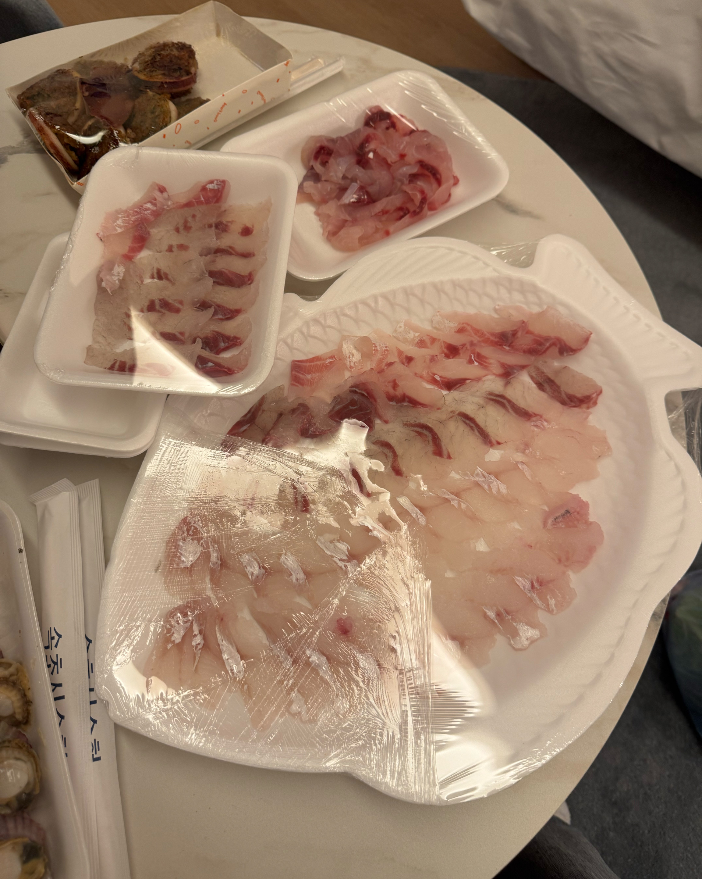 사장님은 너무나 친절하나 3만원 가격을보고가서 회써는 비용 4천원 초장세트가 5천원인걸 결