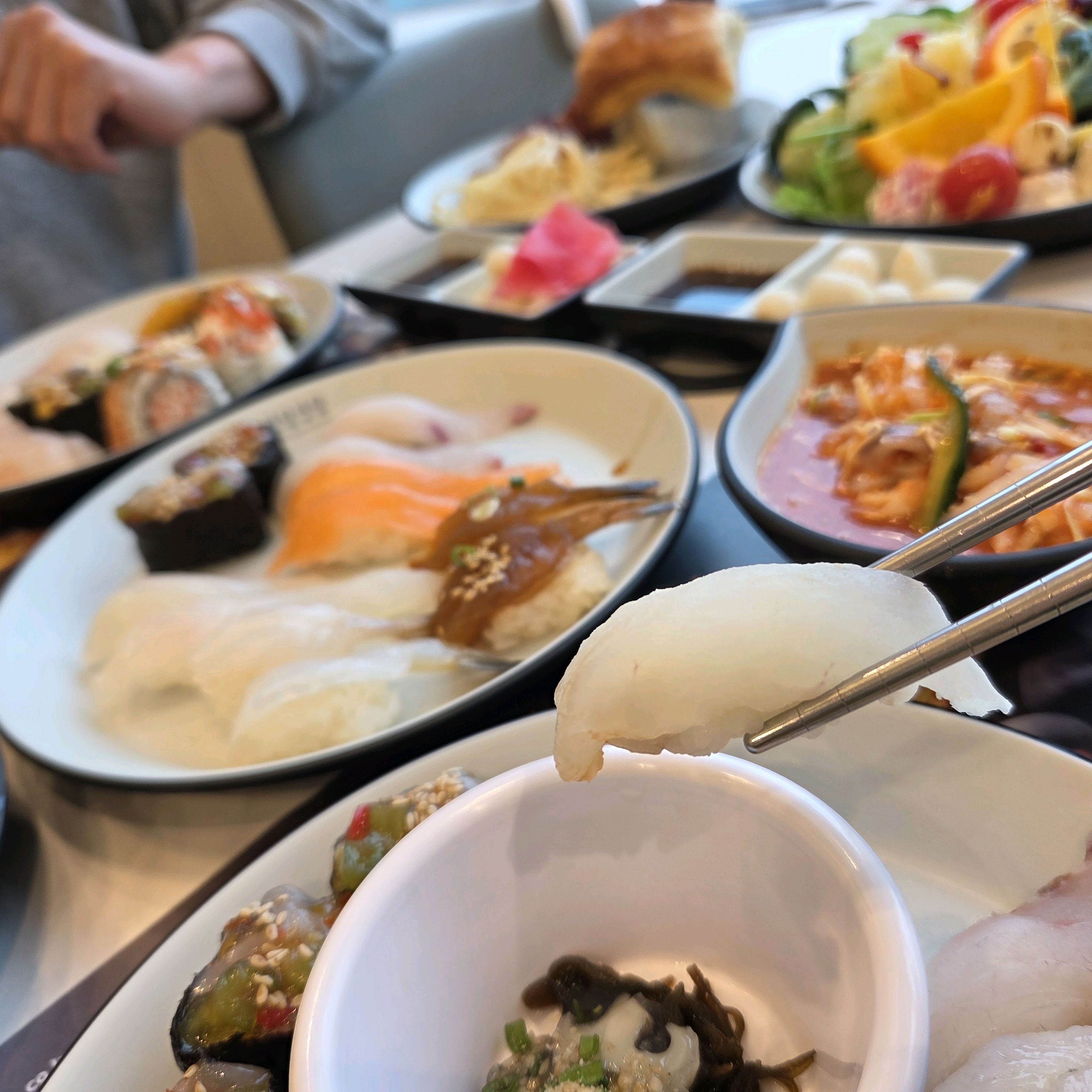 음식이 너무 많아서 다 못 먹고 나왔어요 - 부산 해운대 맛집 쿠우쿠우 해운대점