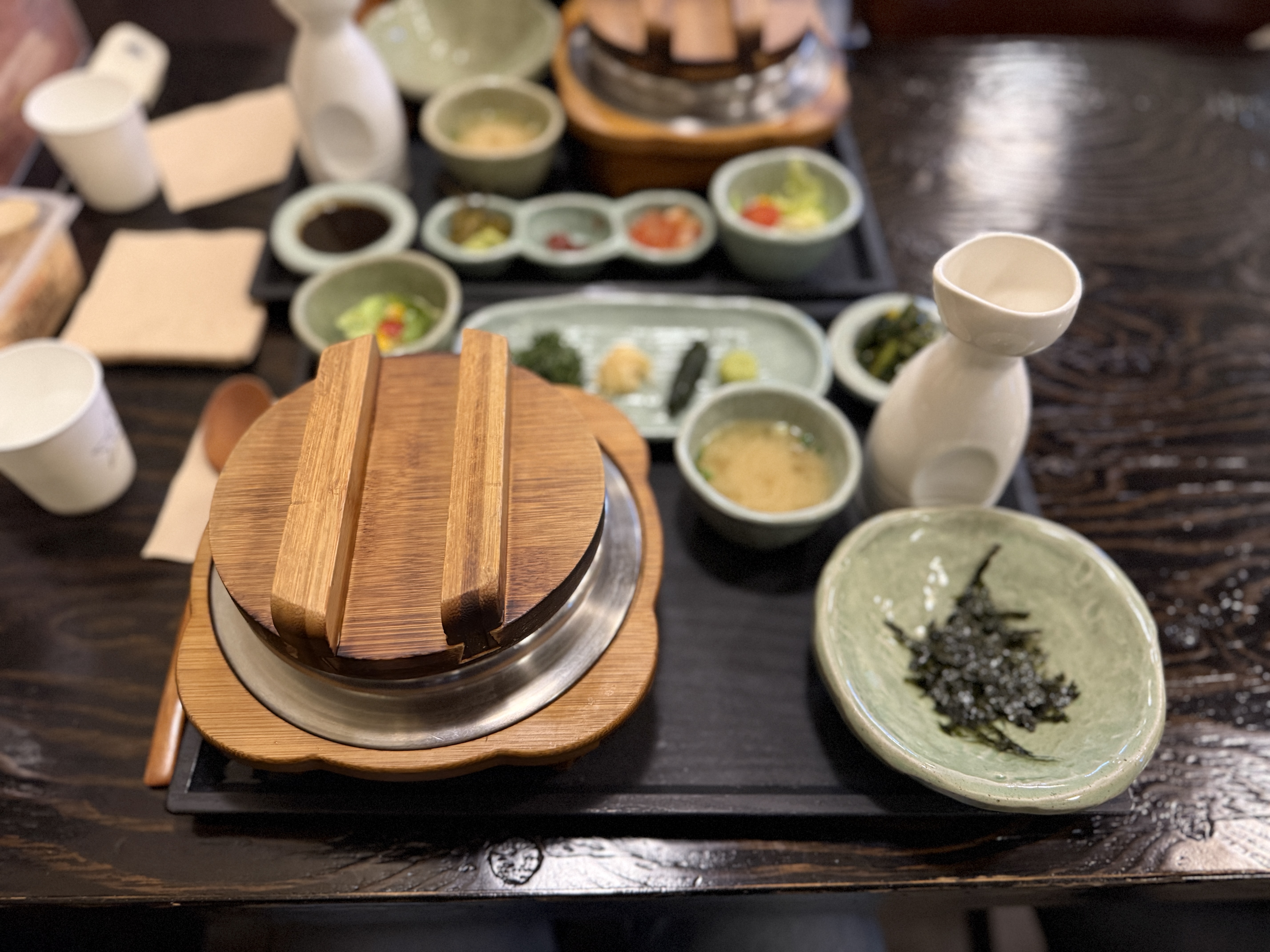 계란 노른자와 스테이크를 함께 비비면 넘 고소하니 소스 없이도 맛있어서 놀랬어요!! 소스도