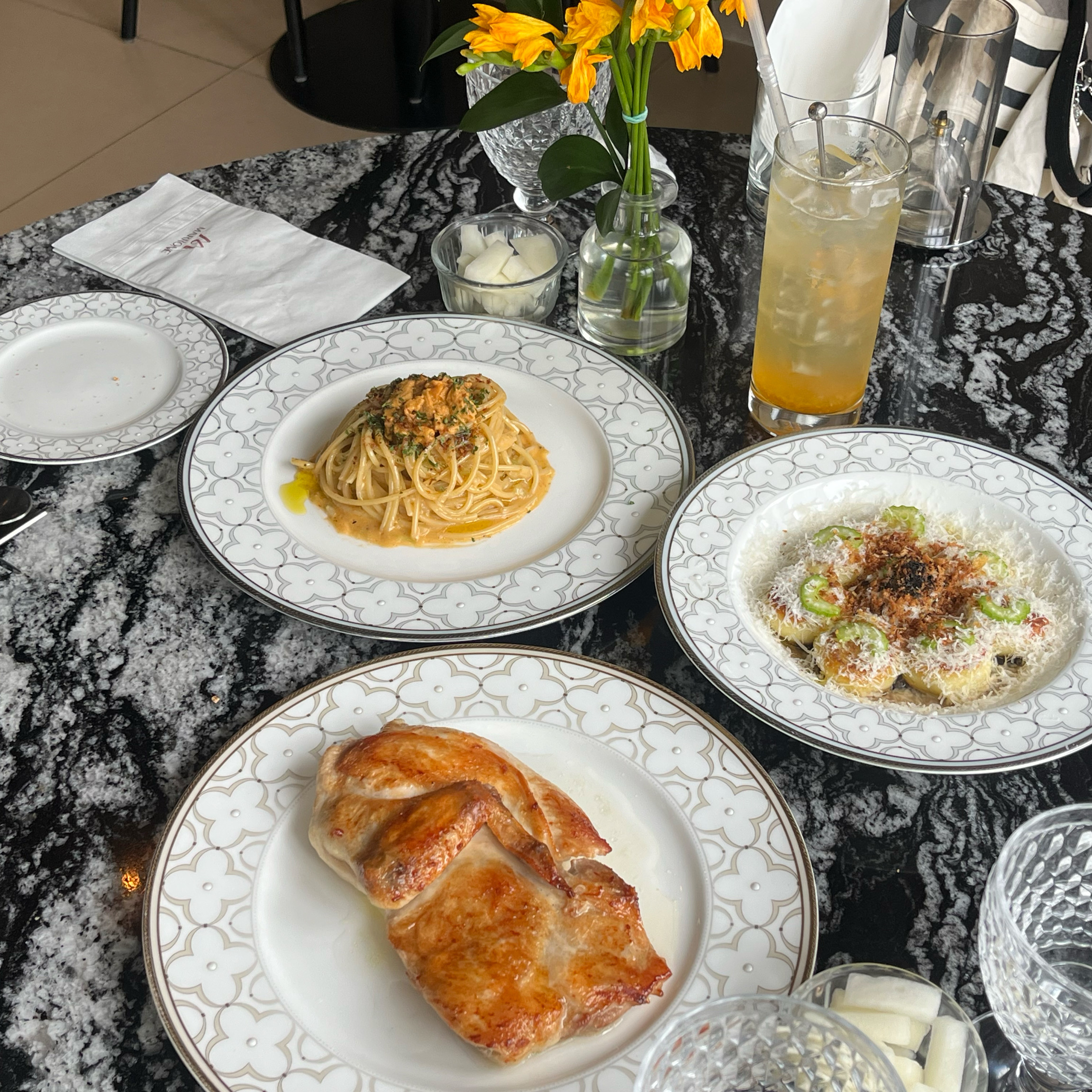 레스토랑 인테리어도 예쁘고 - 불당동 맛집 MARRONE