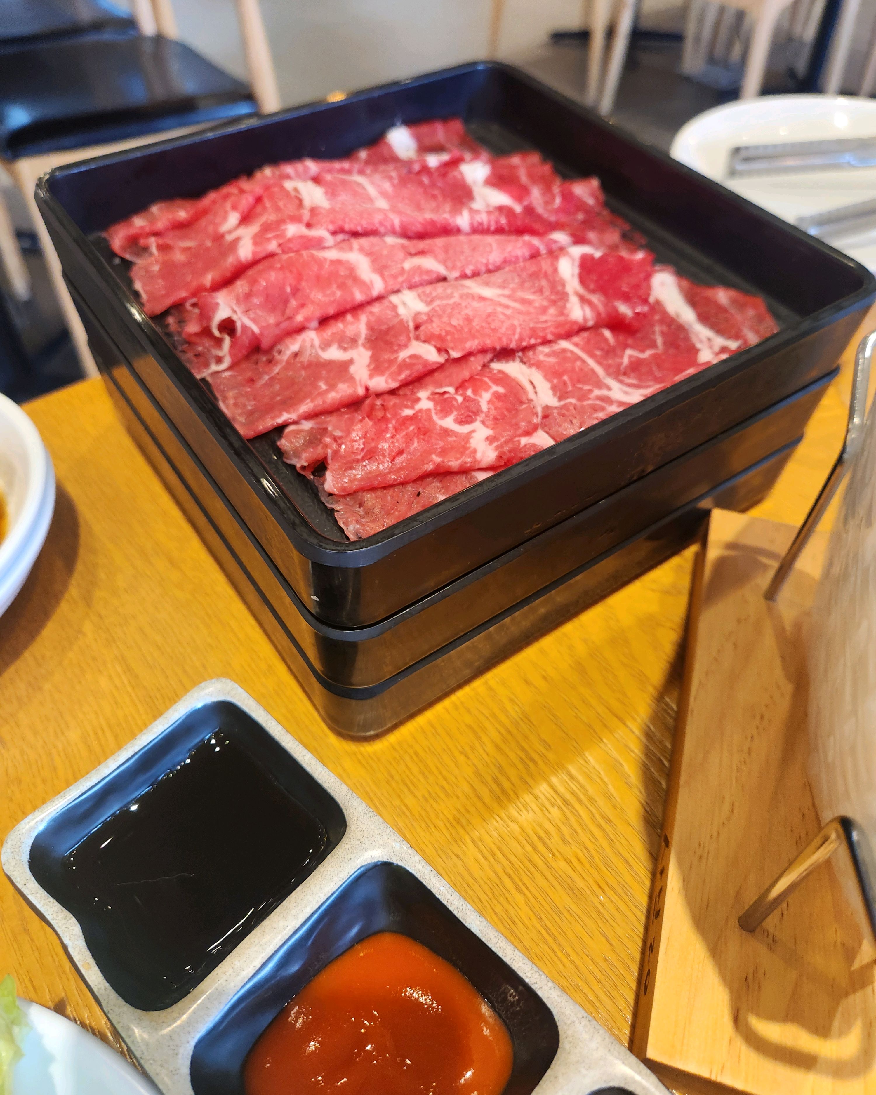 처음 방문했는데 매장이 넓고 깨끗하네요 - 향남 맛집 샤브20 향남점