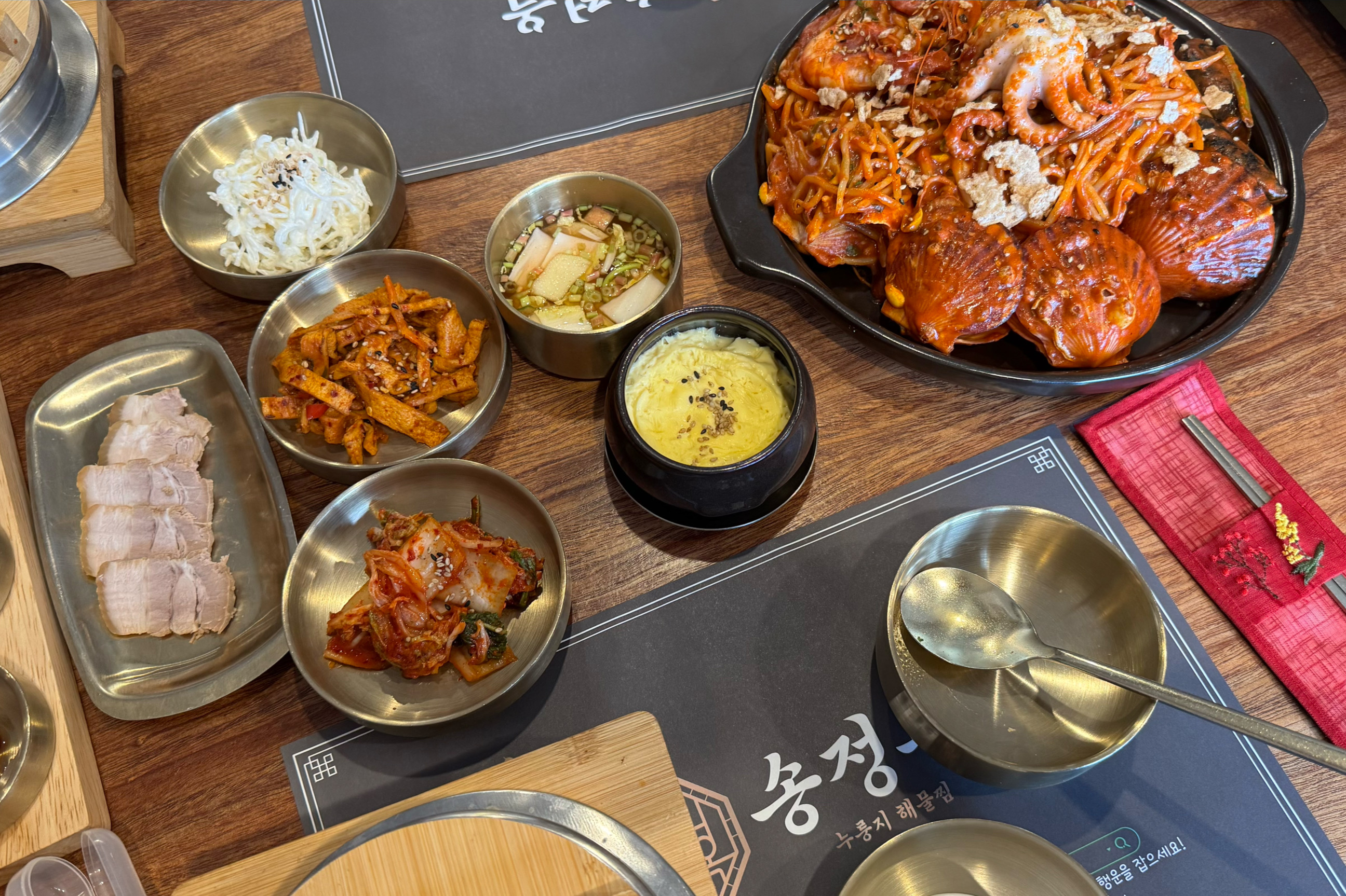 점심 특선 낙지로 먹었어요! 찌개에 볶음밥까지 양 진짜 많고 음식이 맛있네요! 음식도 많이