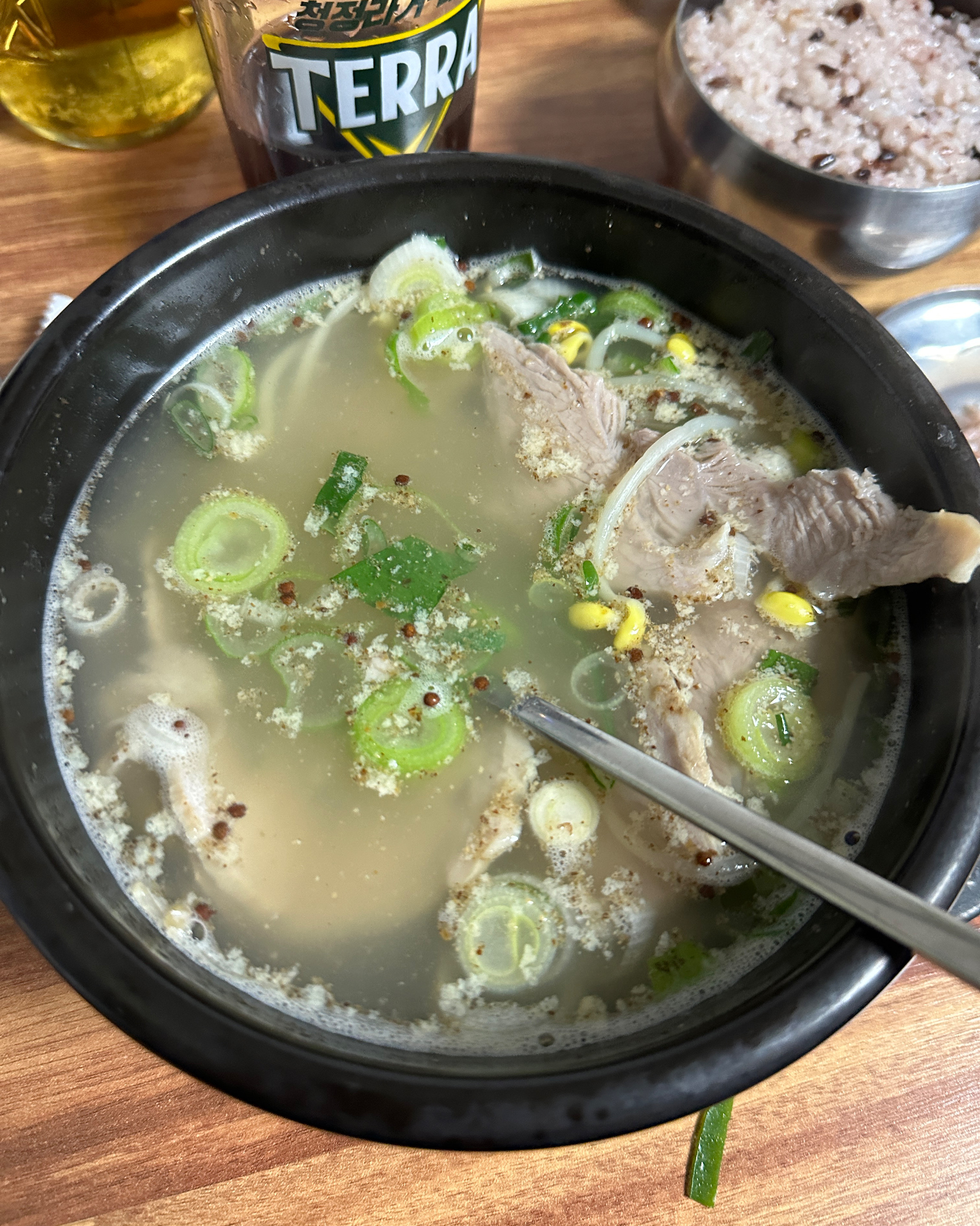 고기 진짜 부드러워요 국물도 맛있네요 - 천호동 맛집 도도국밥