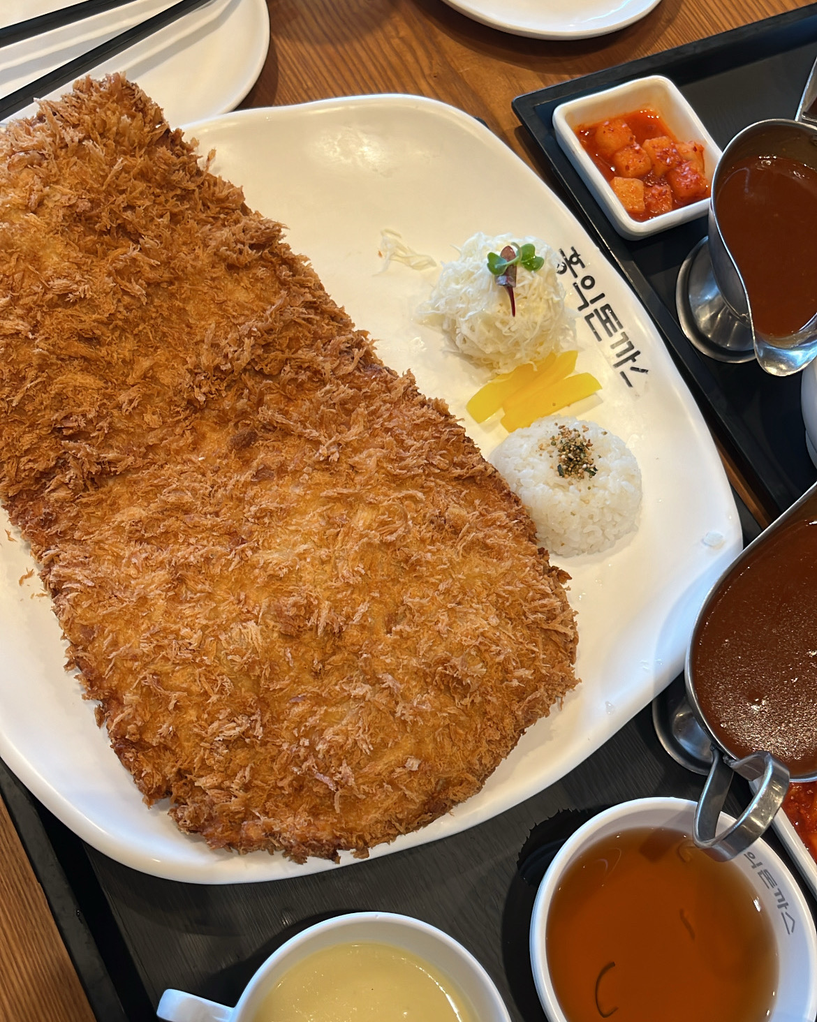 첫 방문이 비해 사람이 없는 걸 보니 - 송탄 맛집 홍익돈까스 송탄점