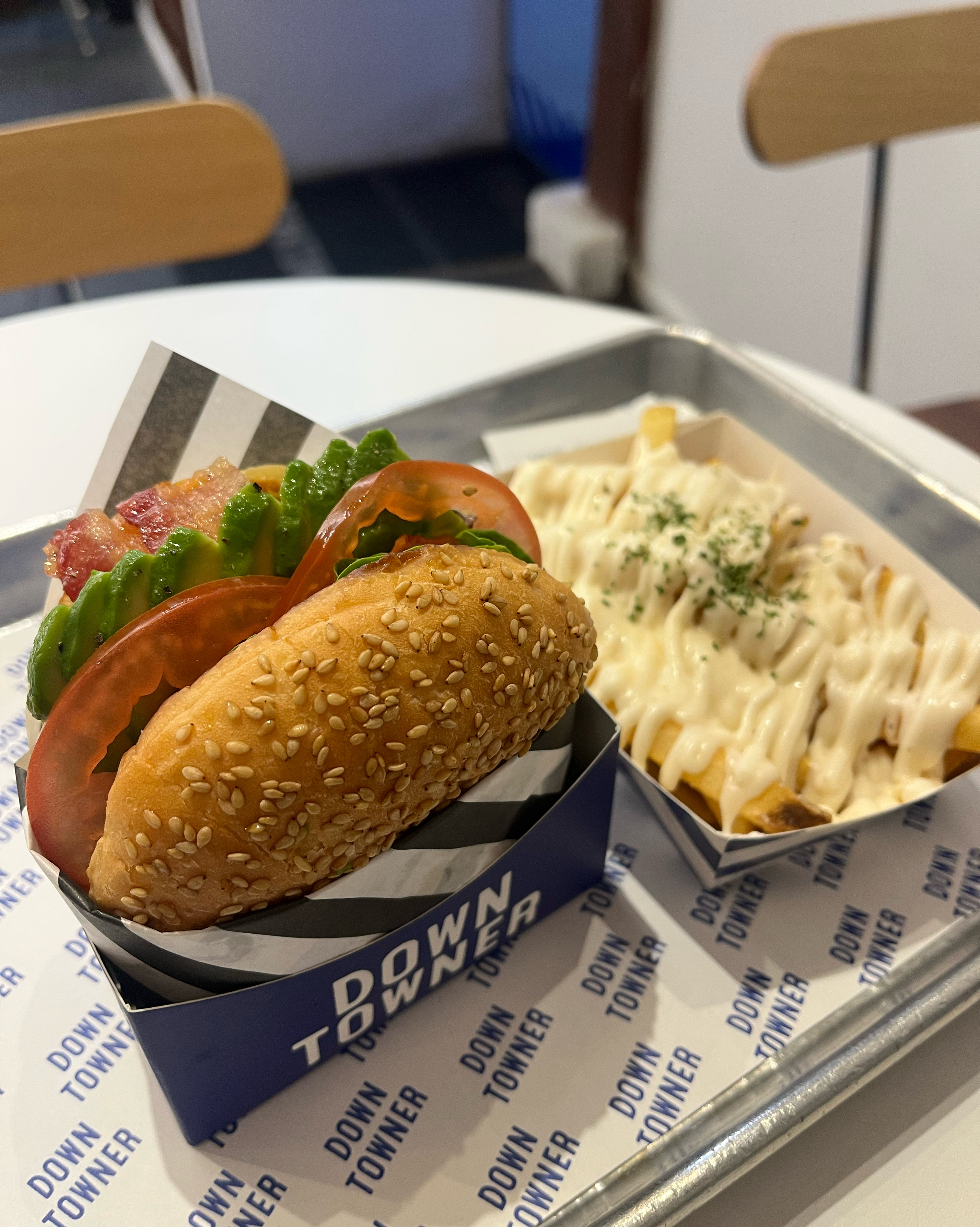 아보카도버거 최애💗 멀어서 자주 못오지만 직원분들이 항상 친절하시고 버거가 맛있어서 올때마