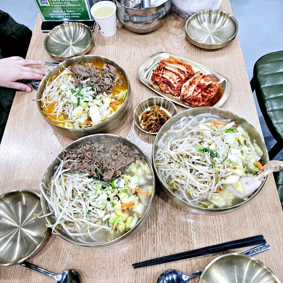 양이 엄청납니다.ㅋㅋ 와 이렇게 많이 주시면 남는게 있으세요??불맛나는 야채들과 매콤한 육