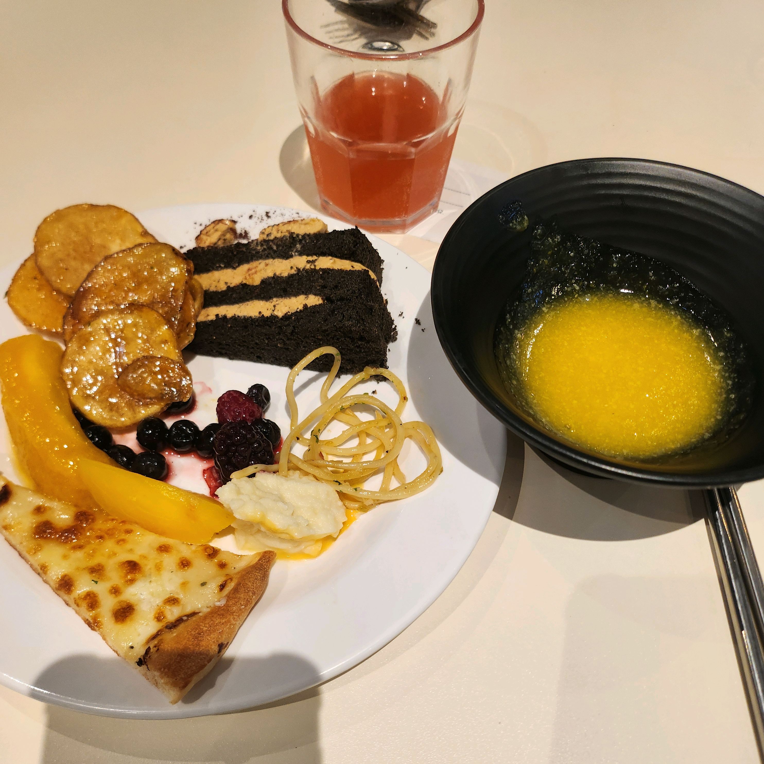 남편과 저녁 식사로 방문했는데~분위기도 좋고 음식도 맛있어서 기분좋은 데이트 즐겼습니다~다