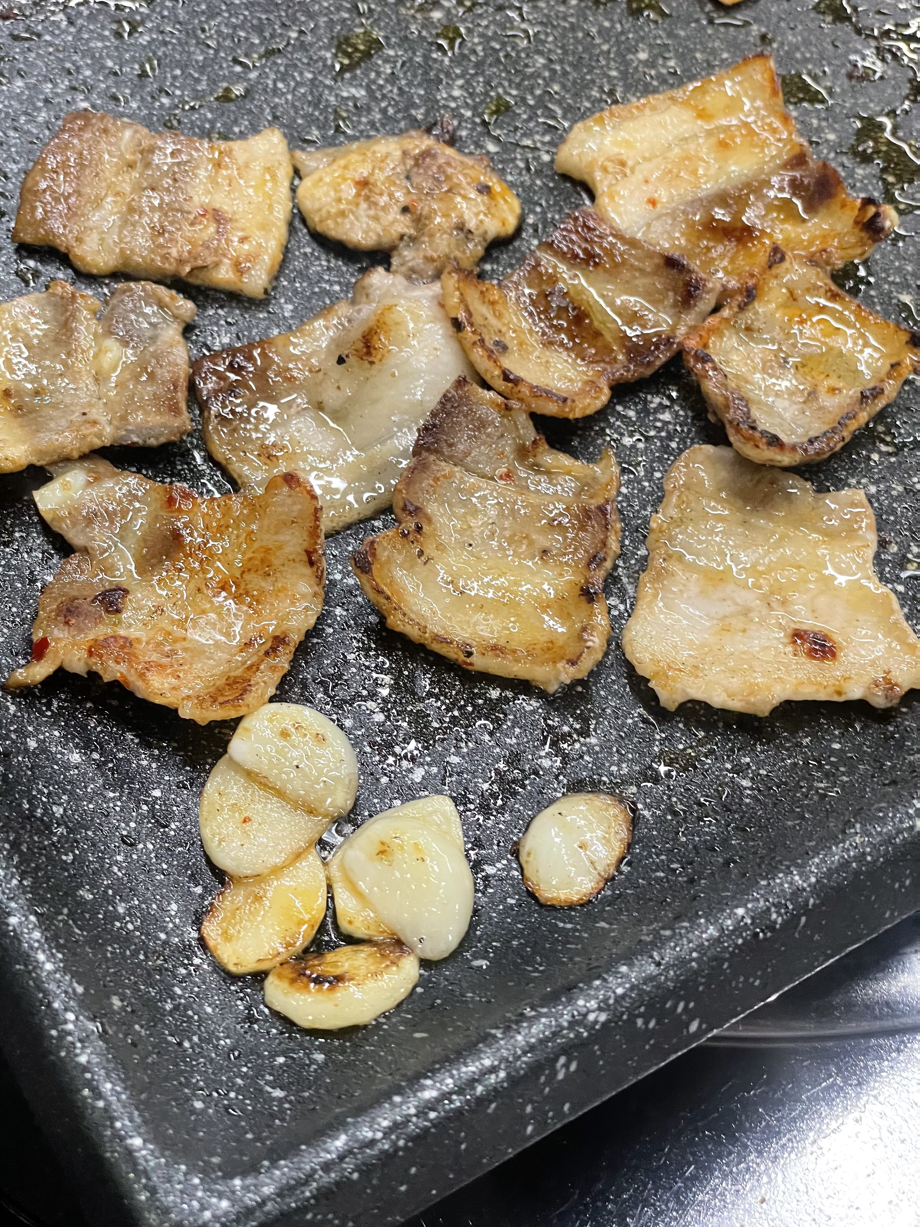 저희 가족이 가장 좋아하는 삼겹살집!!! 가게도 너무 깨끗하고 고기도 너무 맛있어용 💗💗 - 천호동 맛집 삼락 천호점