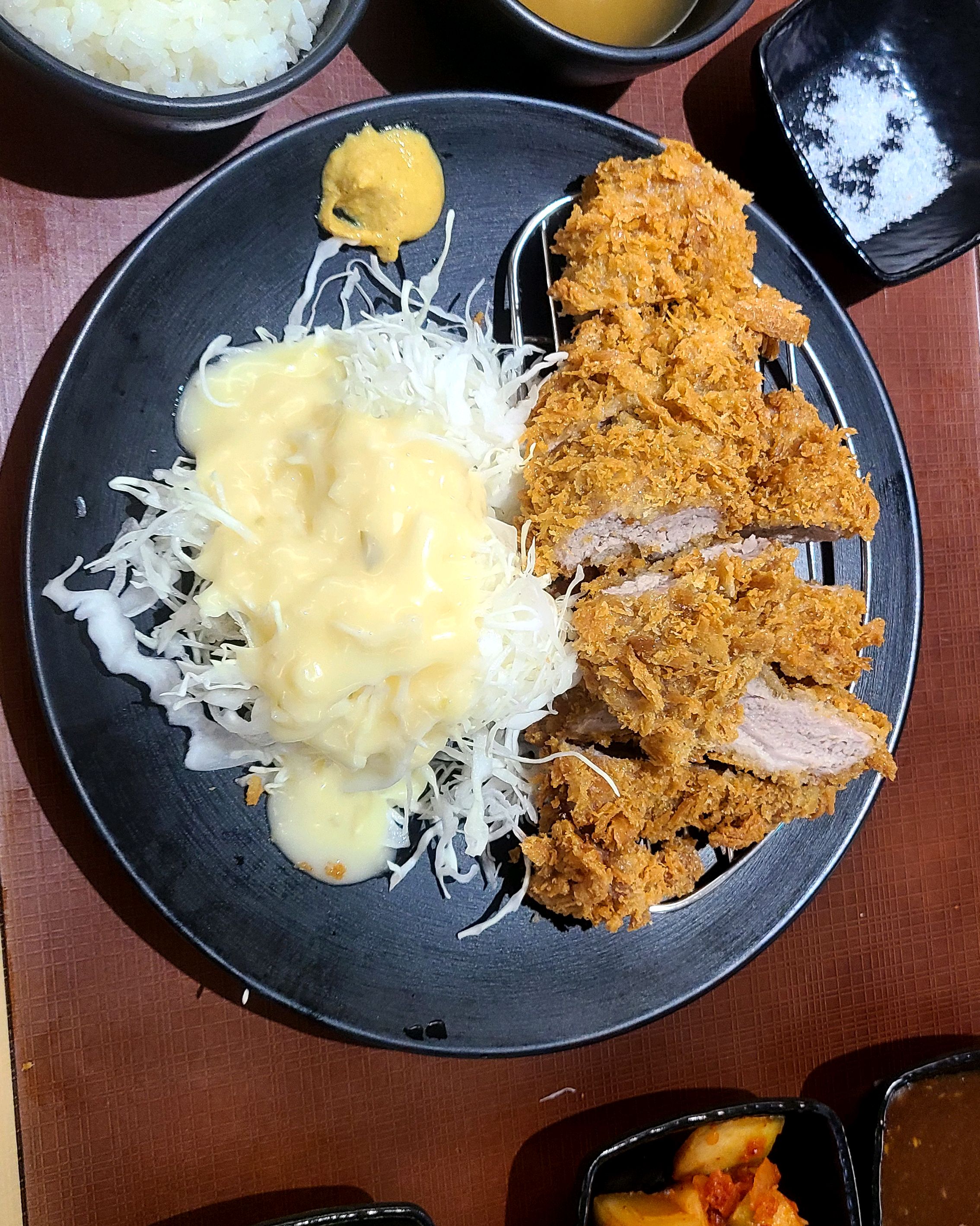 아침에 줄 설 필요 전혀 없어요. - 제주 맛집 연돈
