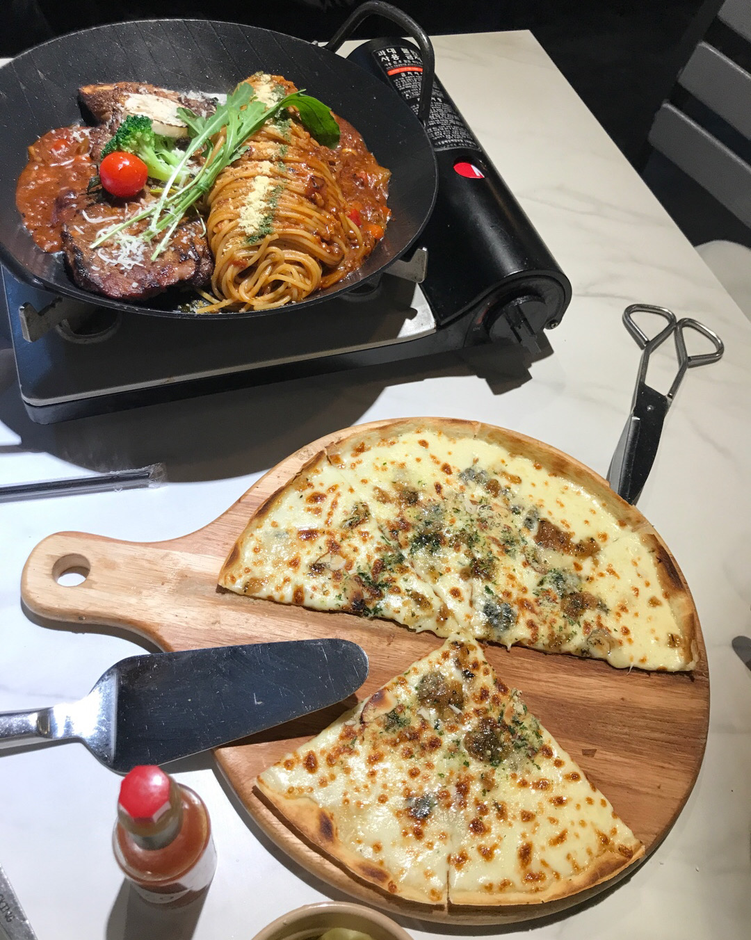 처음 와봤는데 분위기도 좋고 너무 맛있어요 :) 갈비도 부드럽고 파스타도 새로운 맛이라 좋