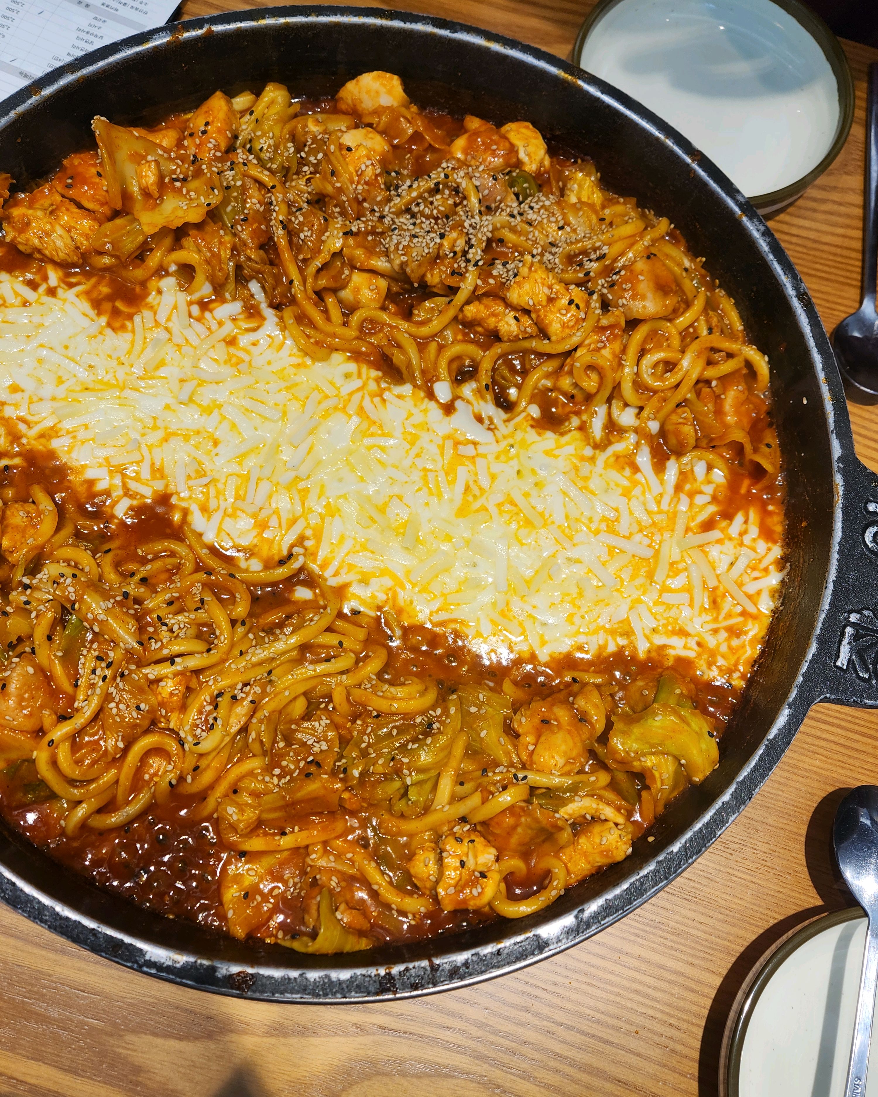 [홍대입구역 맛집 장인닭갈비 홍대2호점] 직접 가본 로컬 리뷰