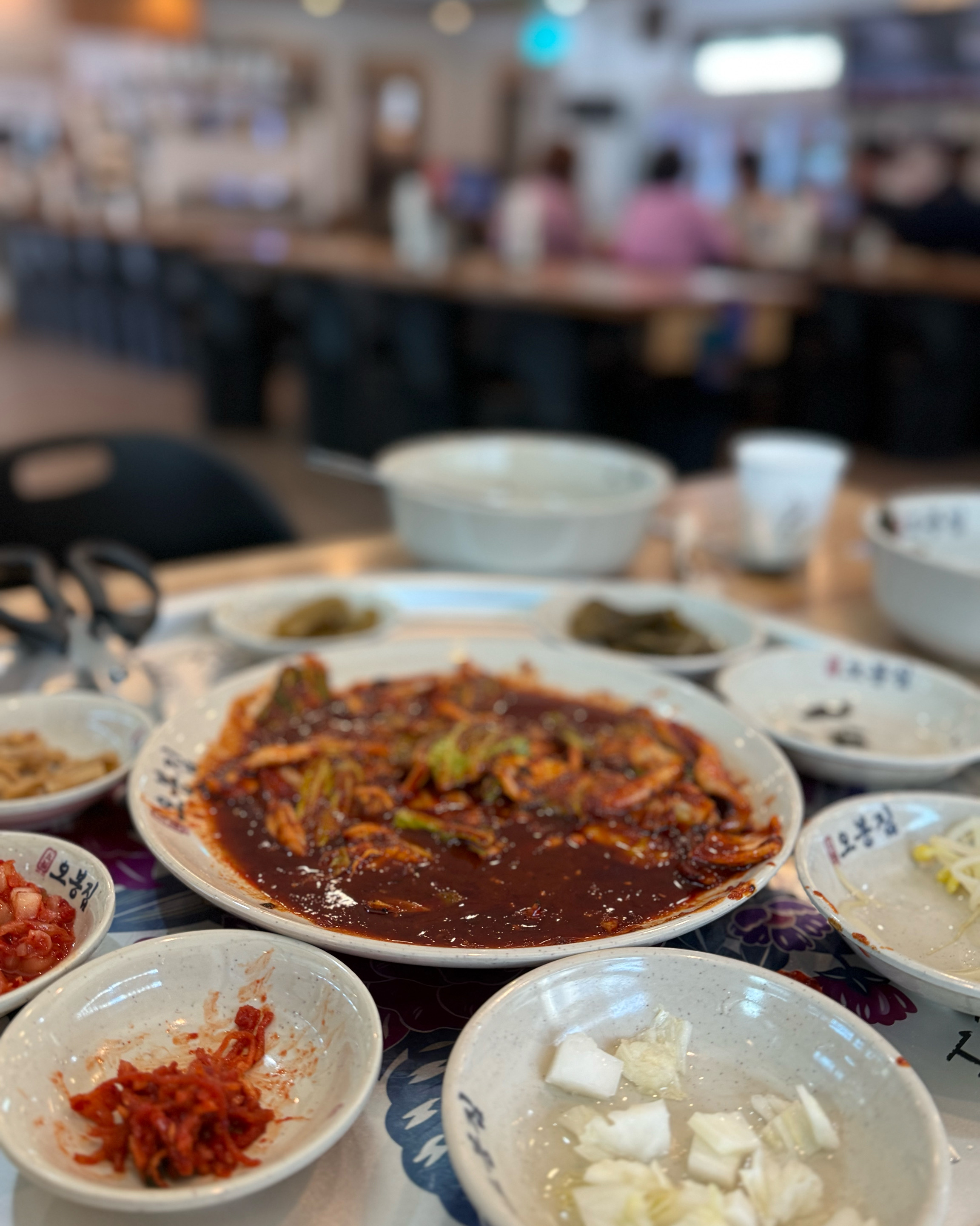 처음와봤는데 맵기도 선택가능하고 빨리나오고 맛있네요 셀프바가 있어서 원하는반찬은 더 먹을수