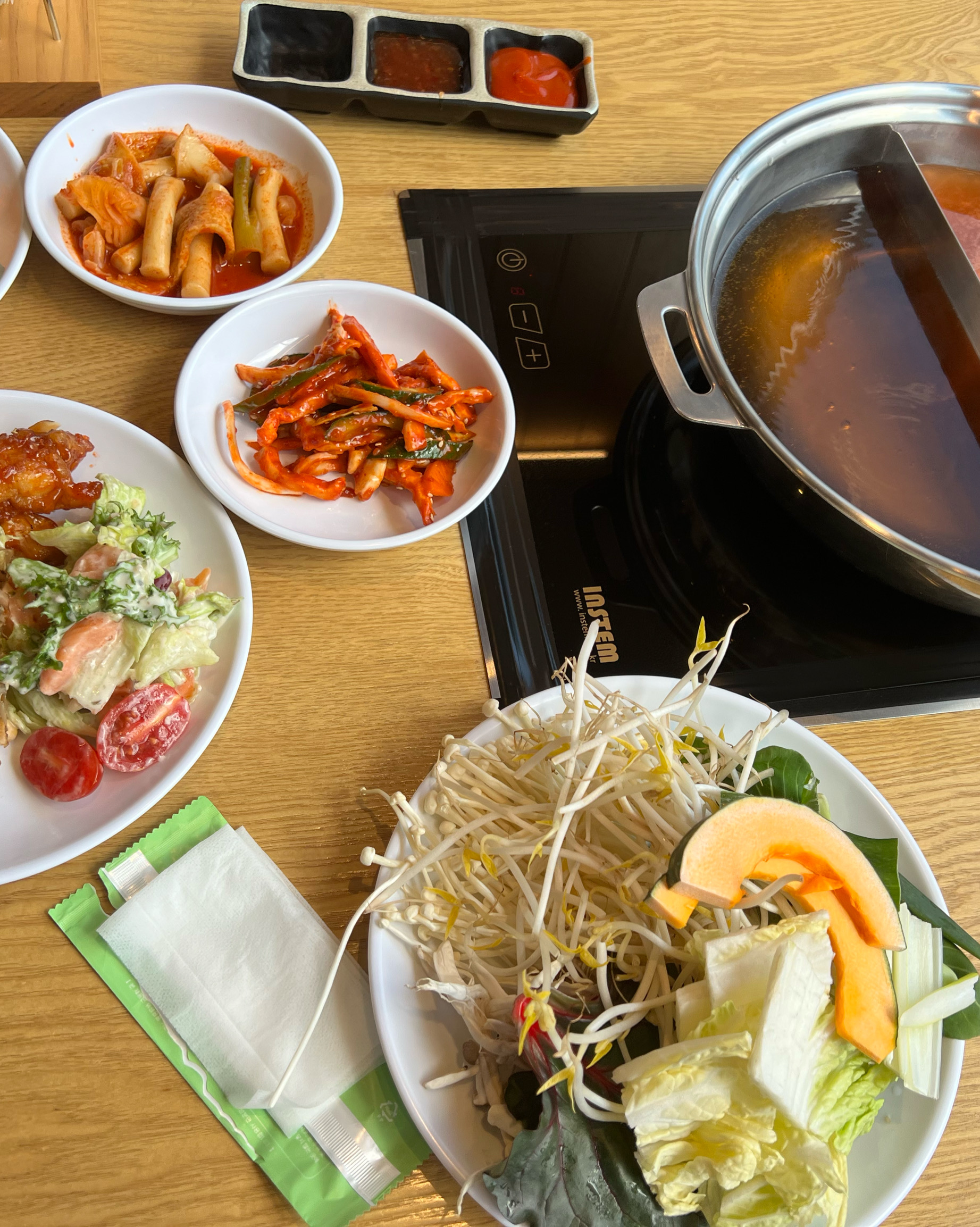 오랫만에 방문하니 인테리어가 싹 바뀌고 너무 넓어지고 동선이 좋아요~^^ 음식은 역시 신선