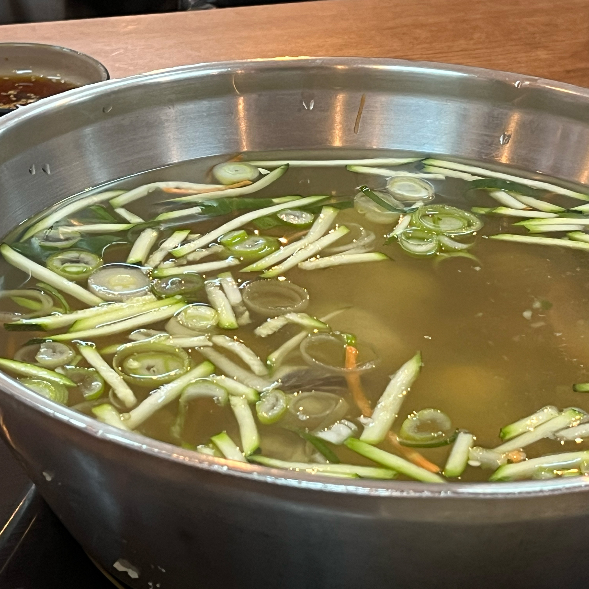 평일 꽤나 늦게 밥먹으러 왔는데도 사람이 많았던 숨은 맛집! 주차는 3시간 제공! 사장님도