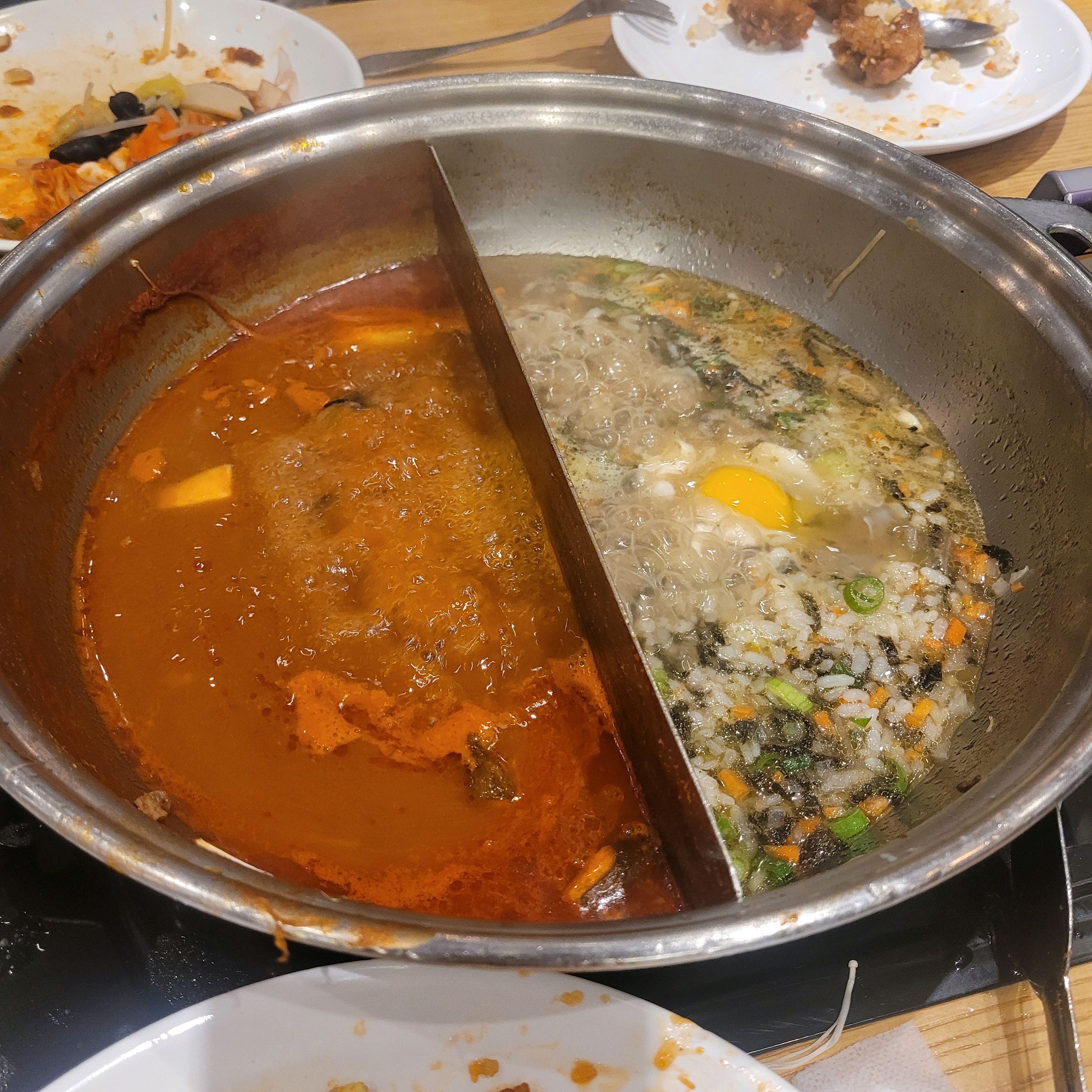반반냄비에 두가지맛으로 맛있게 외식하고 왔습니다~ - 부산 광안리 맛집 샤브20 부산광안리점