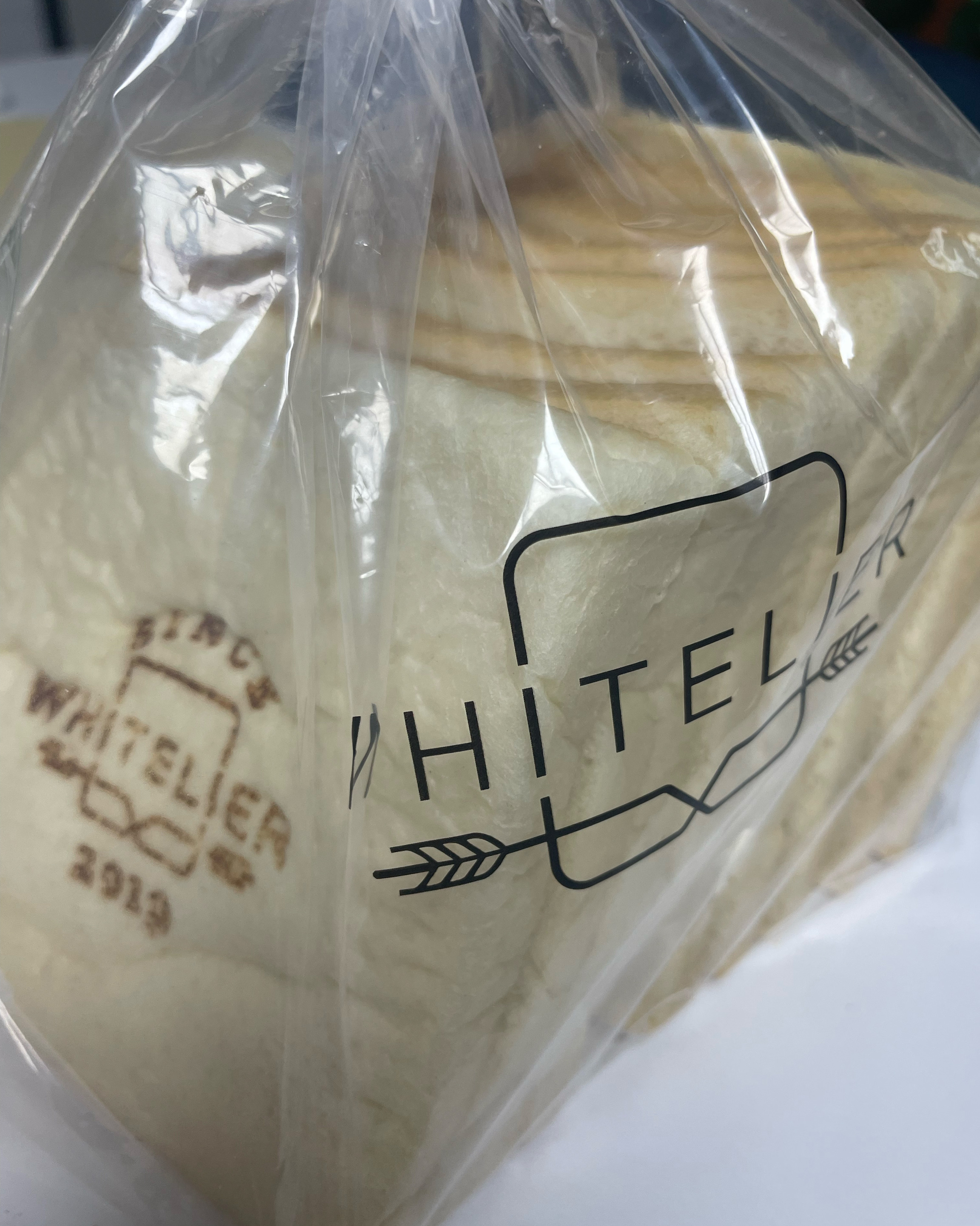 남편이 식빵계의 에르메스라구 사왔는데 맛있어서 - 영종도 맛집 화이트리에 영종하늘도시점
