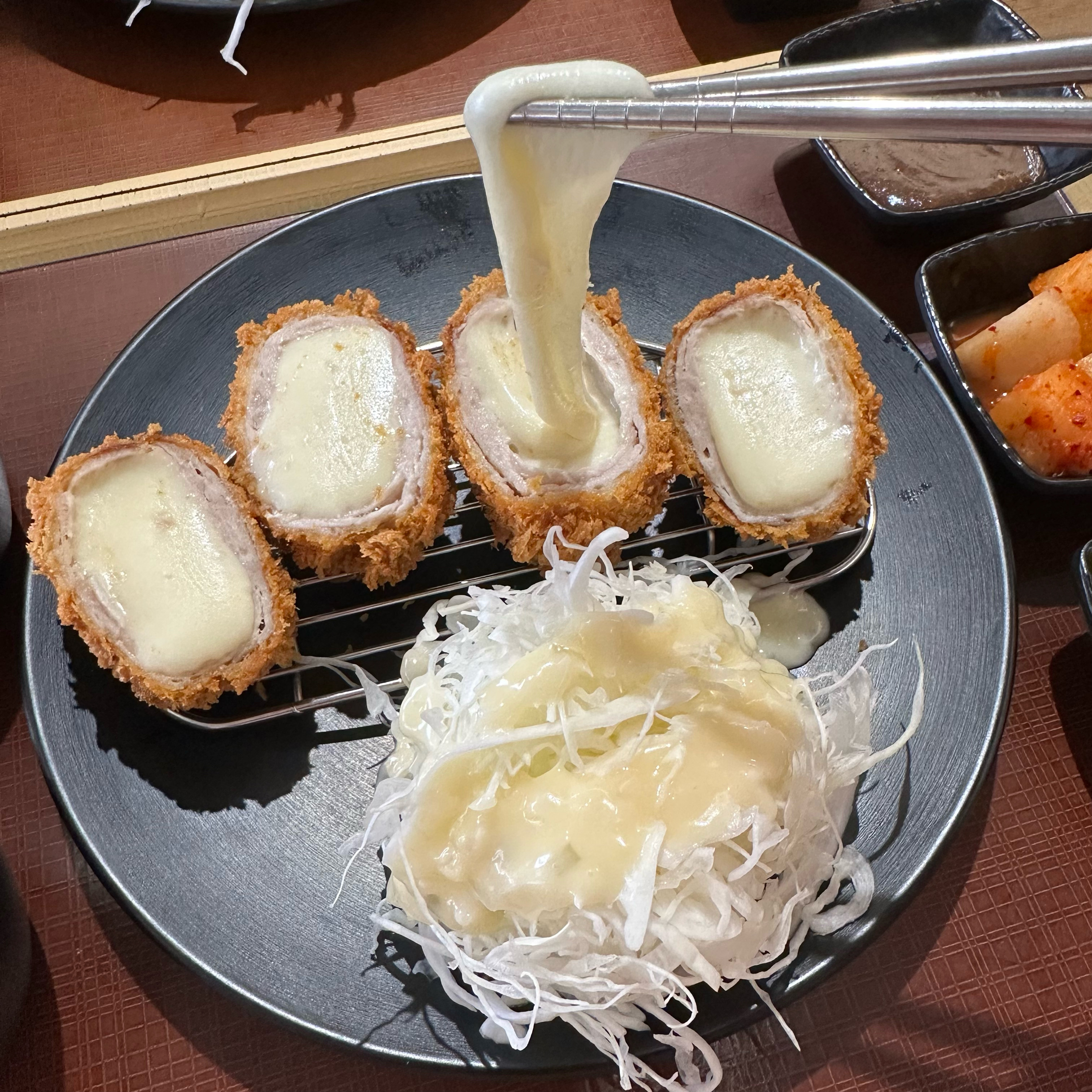 오전 8시부터 웨이팅 해서 14번으로 대기번호 받고 12시10분 넘어서 입장했어요 - 제주 맛집 연돈