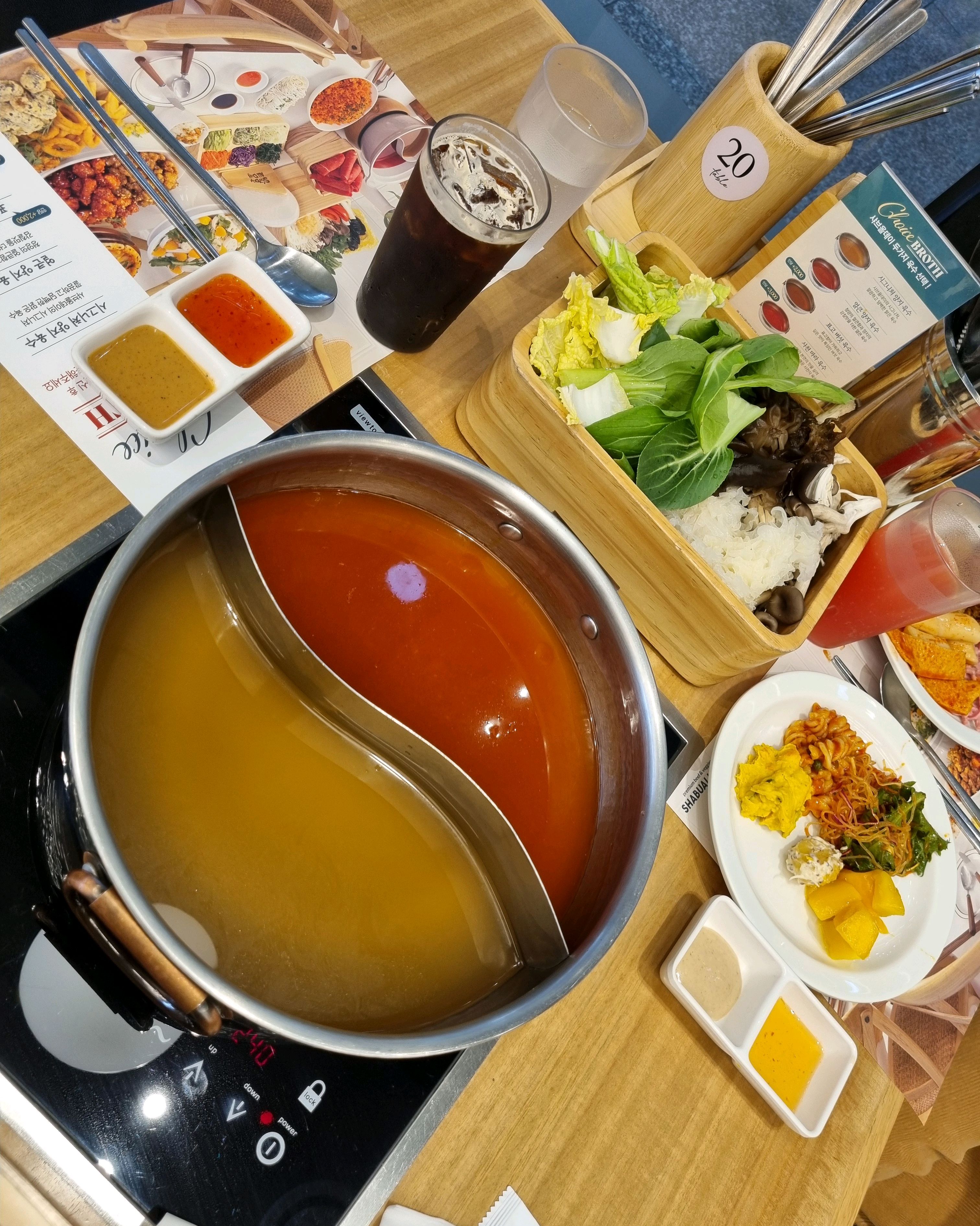 소한마리 잡은 기분입니다 너무 맛있게 잘 먹었어요 고기도 야채도 신선하고 다양한 사이드음식