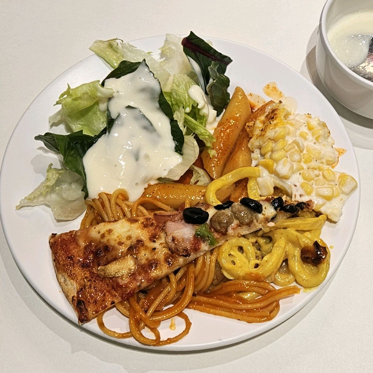 담음새가 볼품없긴 한데;; 오랜만에 배터지게 먹었습니당!! - 잠원동 맛집 피자몰 뉴코아강남점
