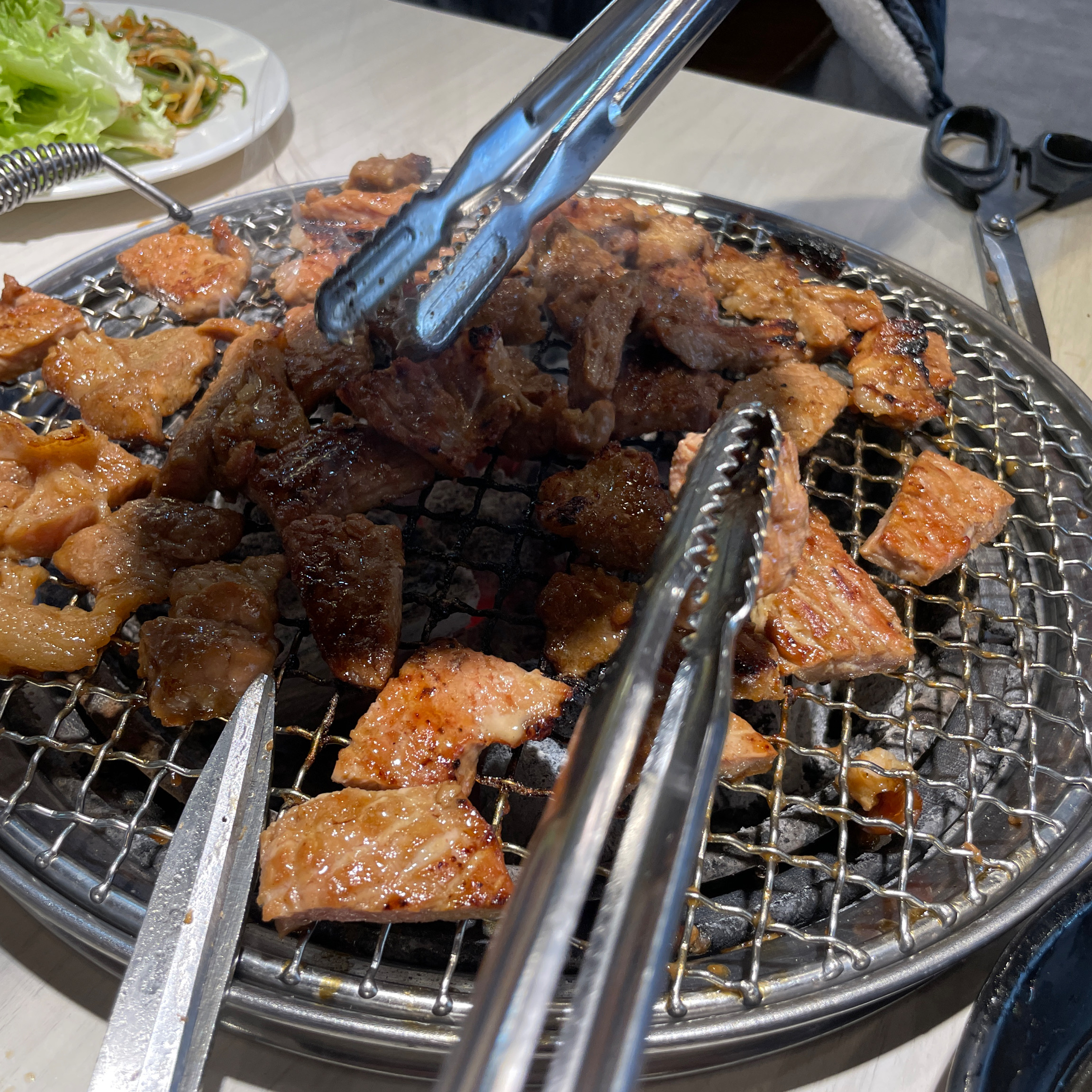 오랜만에 와봤는데 더 맛있어진것 같네요 ~ 세명이서 배터지게 먹고 갔습니다 ~ 사이드 메뉴