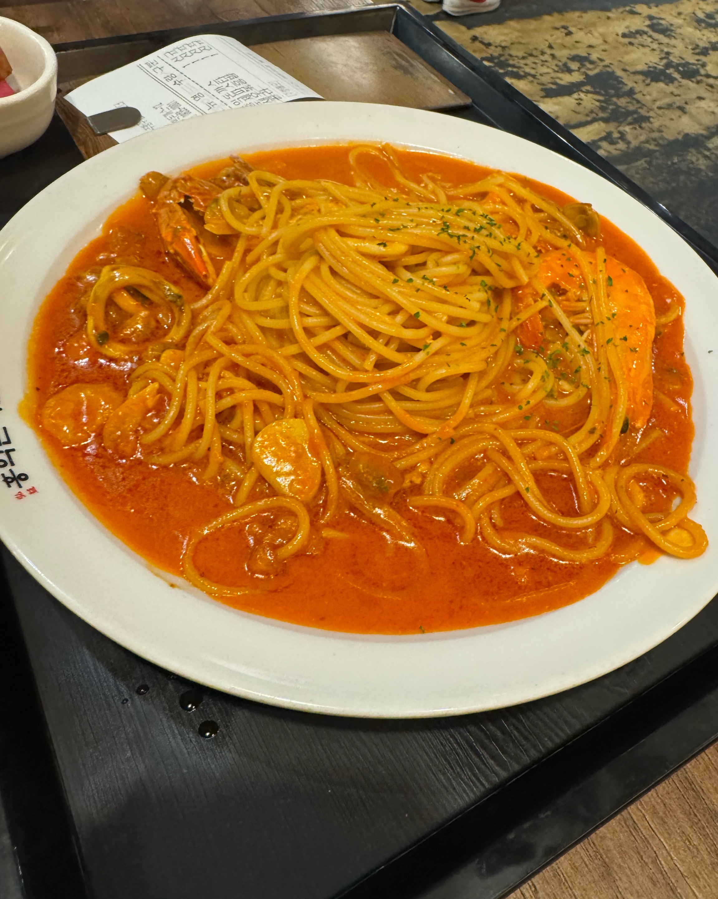 양도 많고 맛있어요 돈까스는 둘이서 하나 먹어도 될듯요~^^ 스타게티는 조금 매워요 - 대구 수성구 맛집 홍익돈까스 대구황금점
