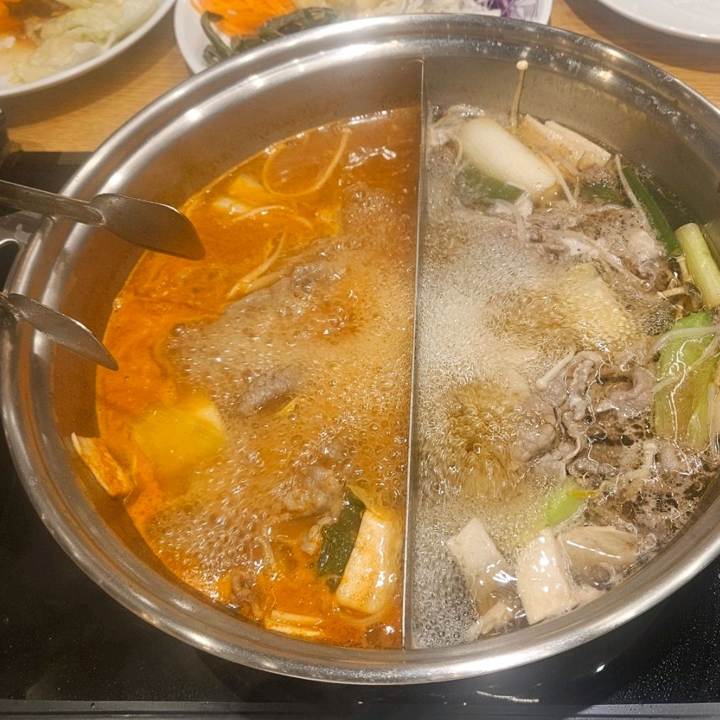사장님 및 직원들이 친절합니다. - 향남 맛집 샤브20 향남점