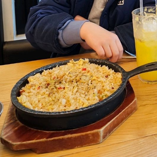 속초여행 올때마다 들리는 곳이에요~ - 속초 청초호 맛집 홍익돈까스 속초점