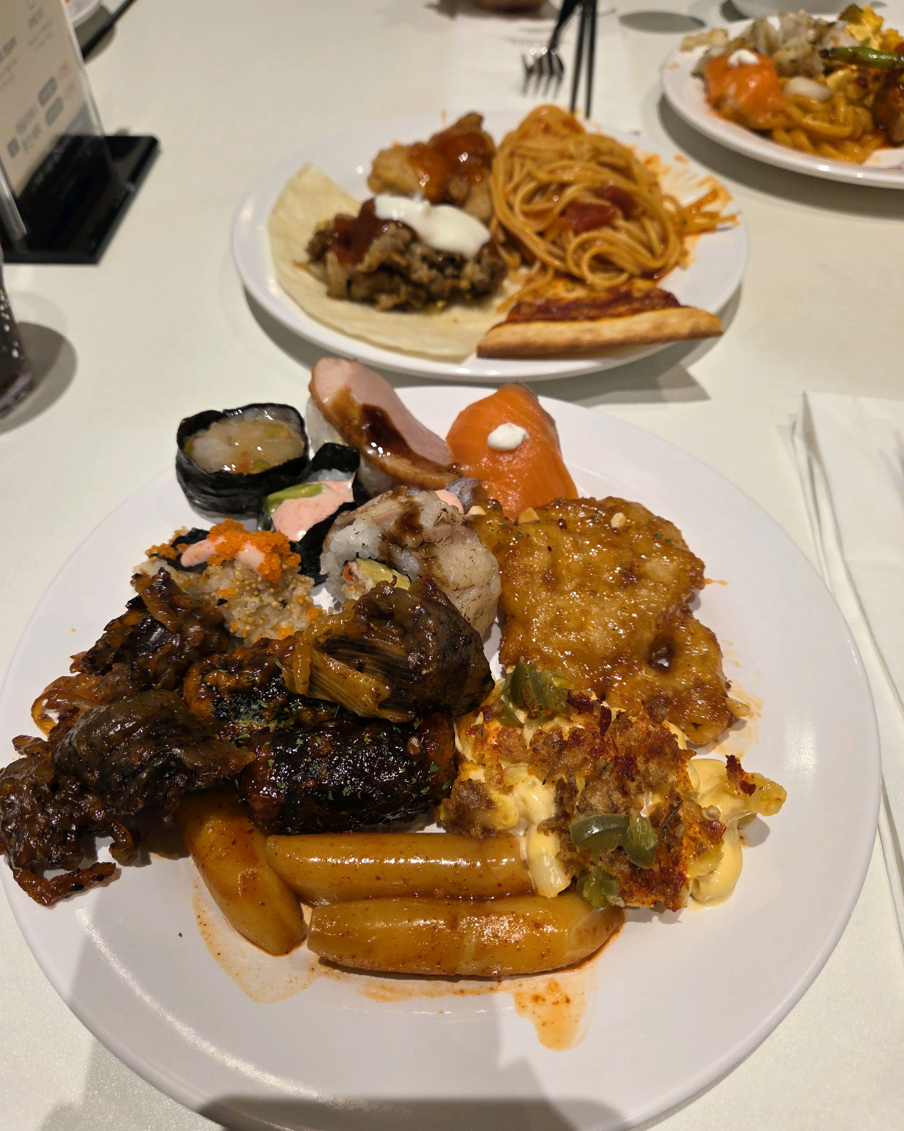 점심이라 음식이 적을줄 알았는데, 정말 푸짐하고 좋네요. 배터지게 먹고 갑니다 - 과천 맛집 애슐리퀸즈 과천점