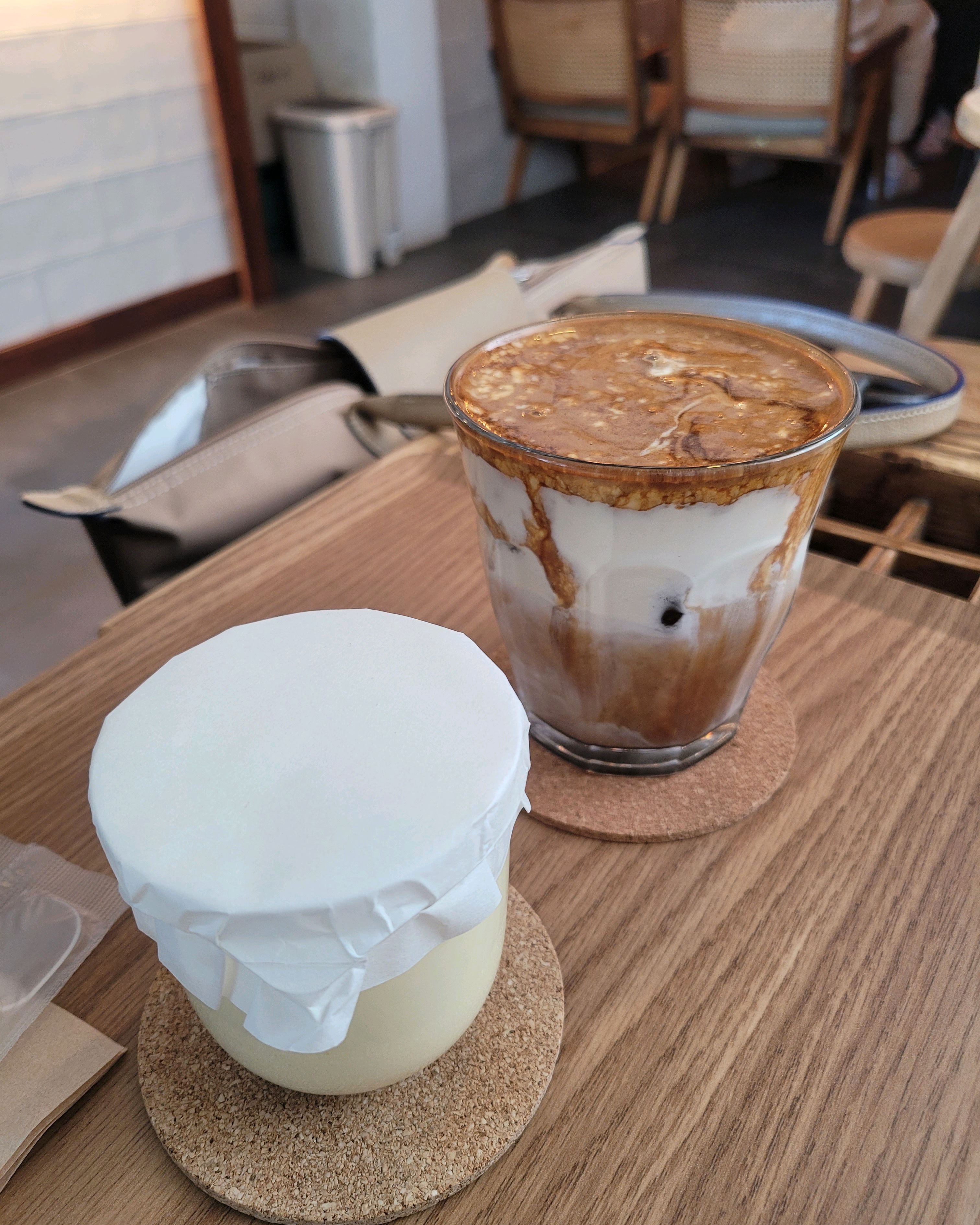 강문해변 놀러갔다가 크림라떼가 땡겨서 - 경포대 맛집 꾸옥 GGUOK