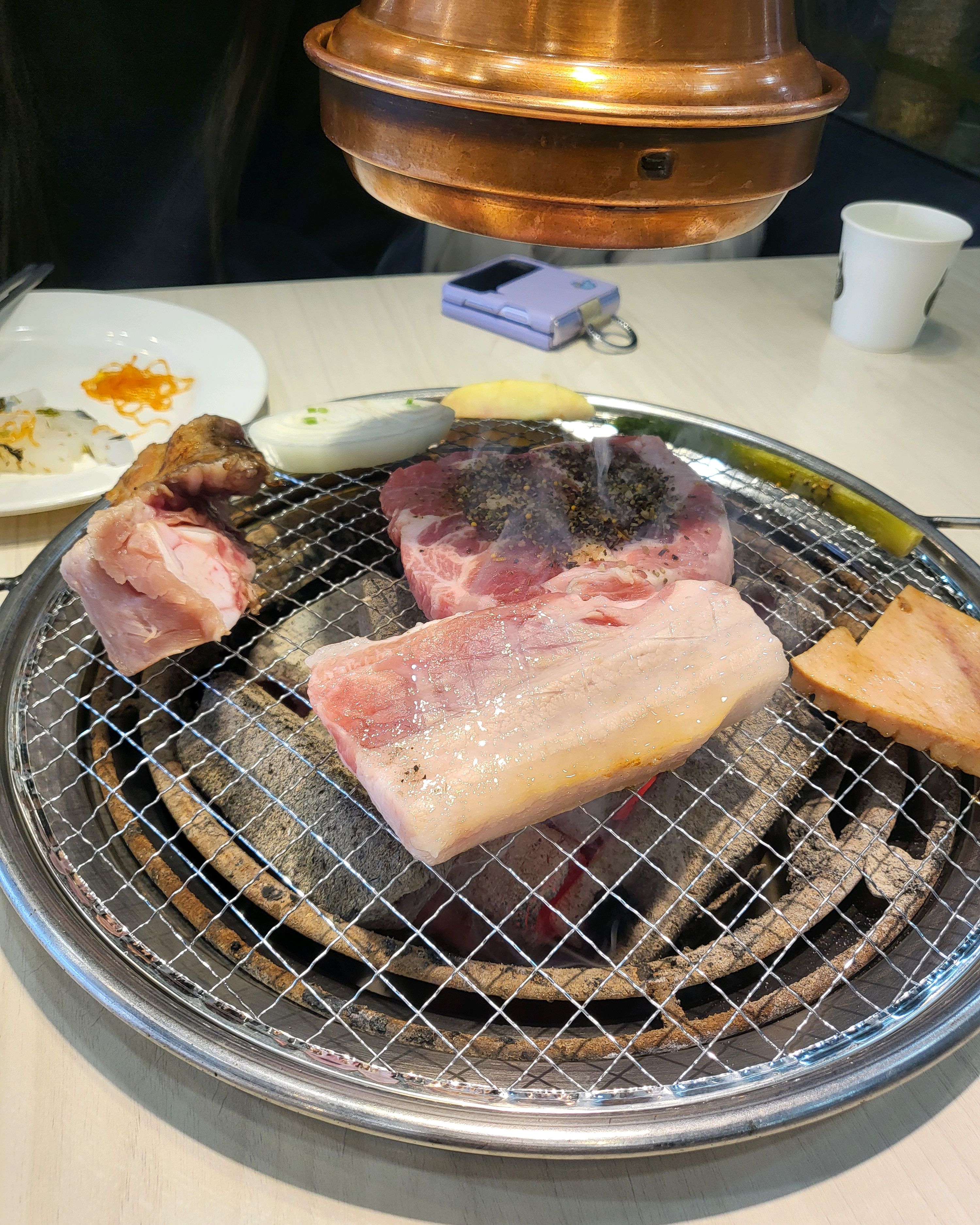 고기 빛깔도 좋고 정말 신선하고 맛있어요! 사진에 검은건 페퍼 인데 와...진심 .. 순삭