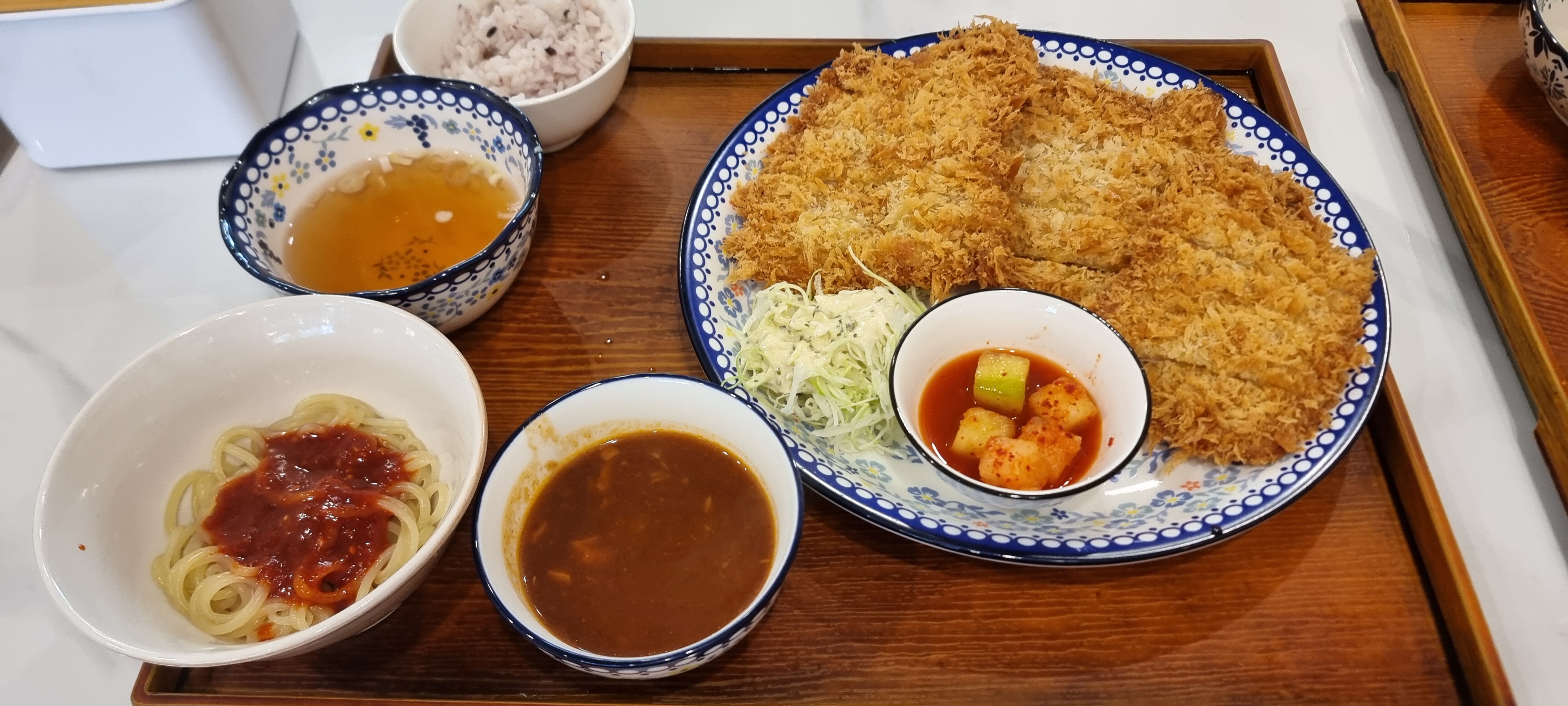 아기랑 오기 좋단 얘기 듣고 왔는데 정말 아기랑 오기 좋네요! 양도 많고 잘 튀겨진 돈까스