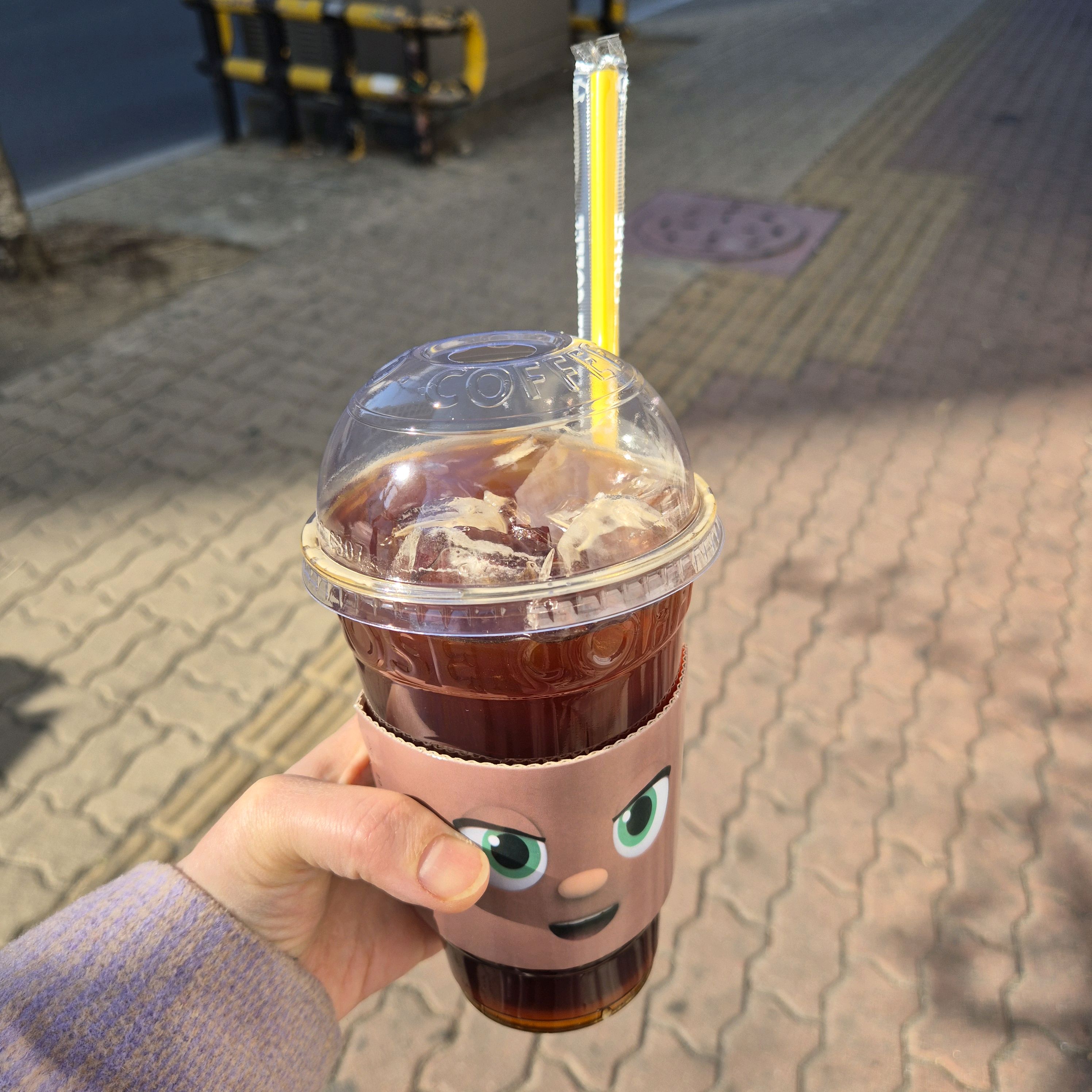 바람 몹시 부는 계절이 거꾸로 가는 듯 한 토요일 오후 - 천호동 맛집 컴포즈커피 천호2동점