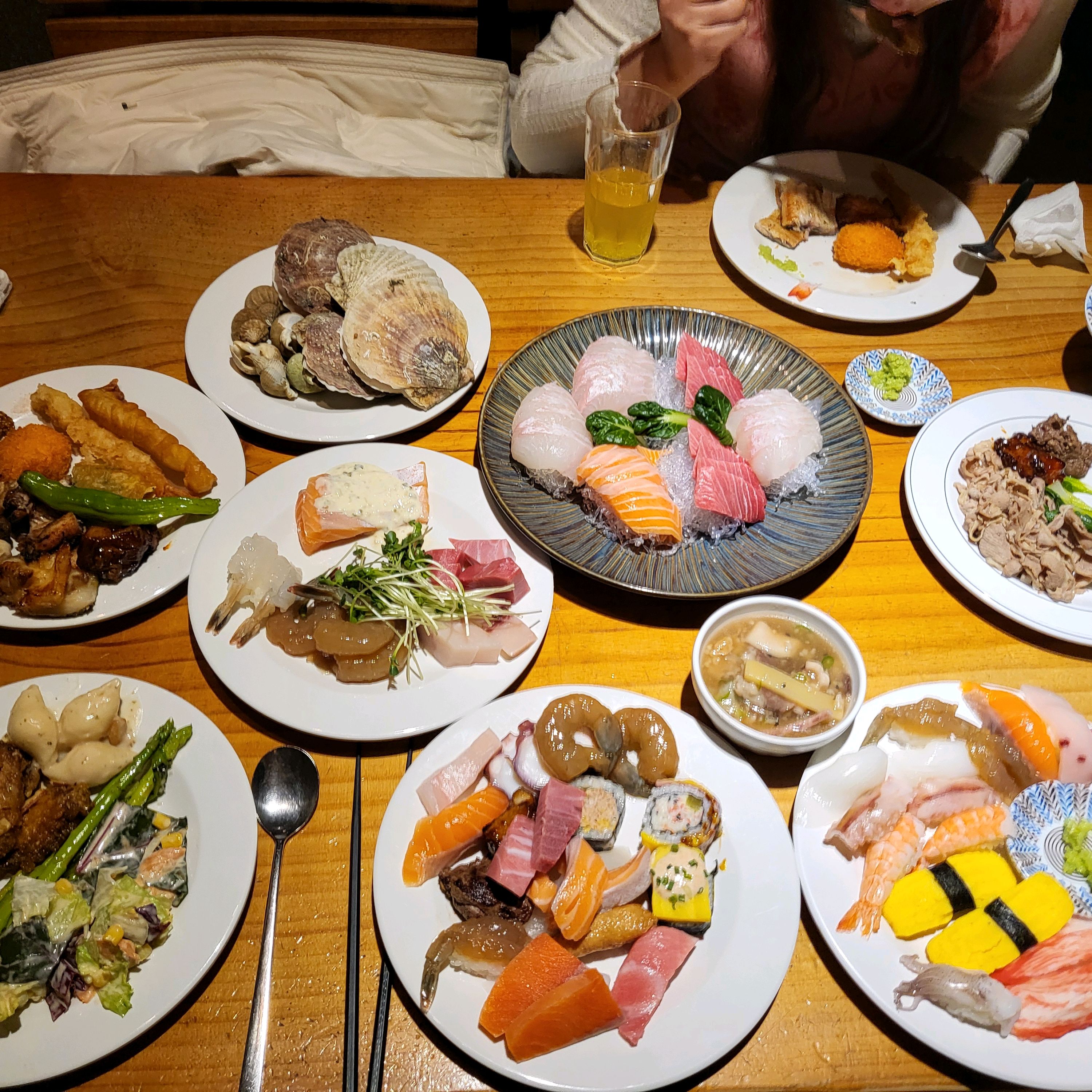 종류 다양하고 맛있습니다 분위기도 좋아요 - 대구 맛집 바르미스시 앤 그릴뷔페 두산점